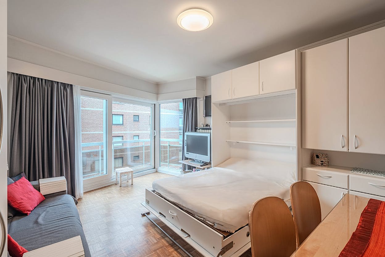 Studio met aparte slaapruimte en zijdelings zeezicht! foto 3