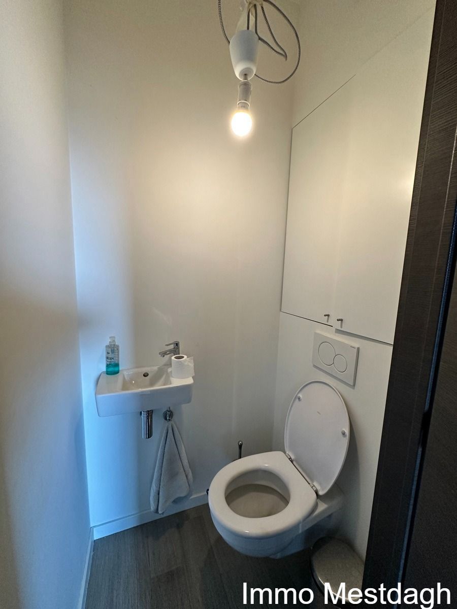 Duplex appartement op bovenste verdieping met terras & 3 slaapkamers in centrum Diest. foto 11