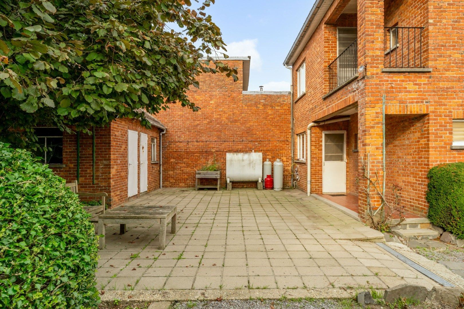 Te renoveren halfvrijstaande woning met bijzonder ruime en weelderige tuin op 10a 82ca foto 19