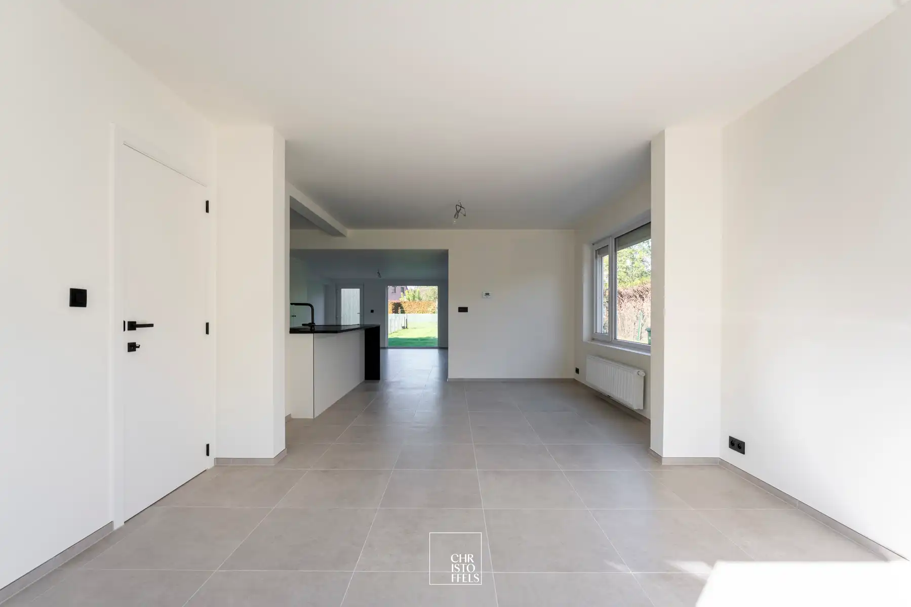 Gerenoveerde gezinswoning met tuin op een rustige locatie!  foto 4