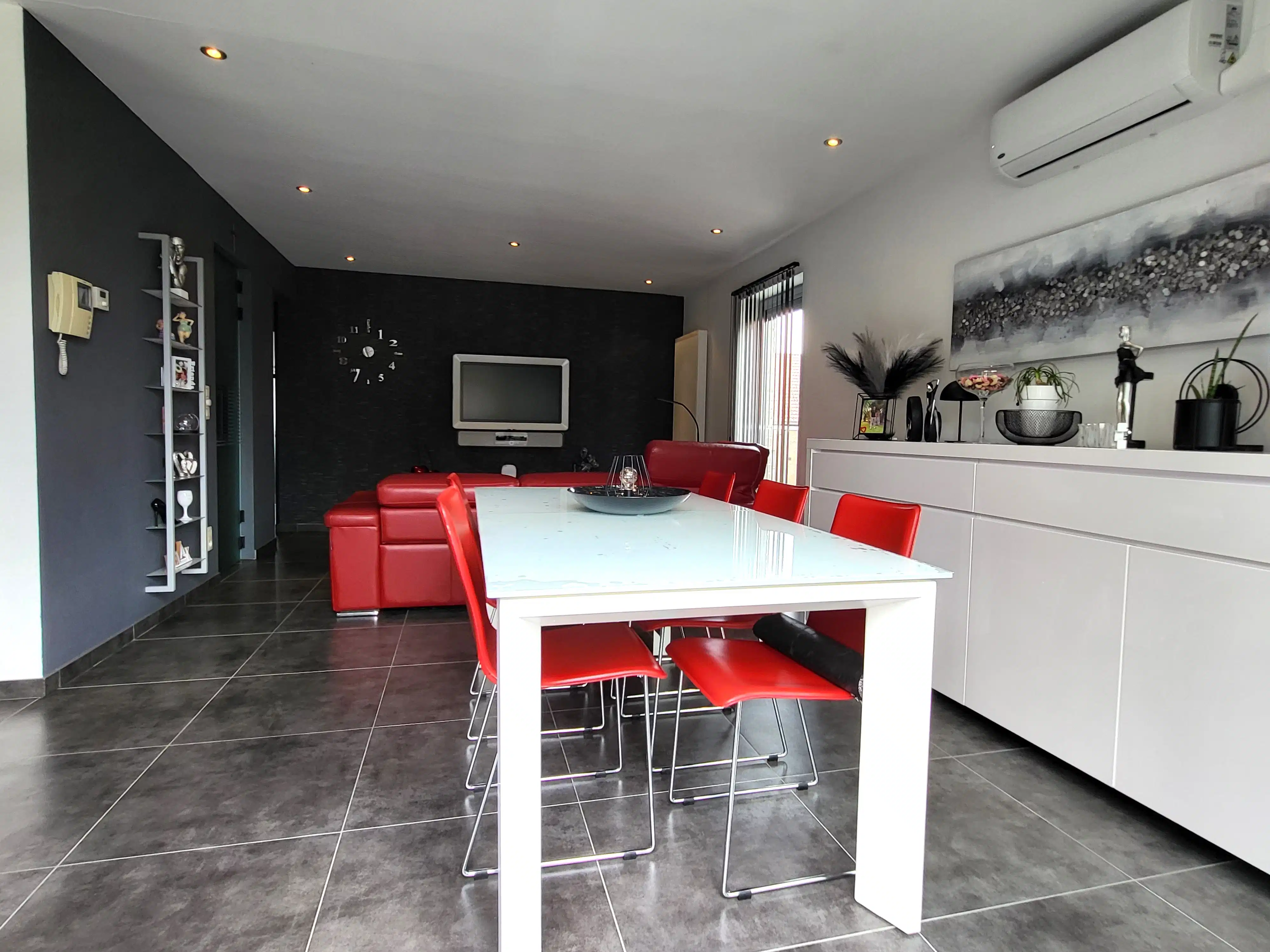 Op zoek naar een instapklaar appartement waar comfort en een uitstekende ligging samenkomen?  foto 7