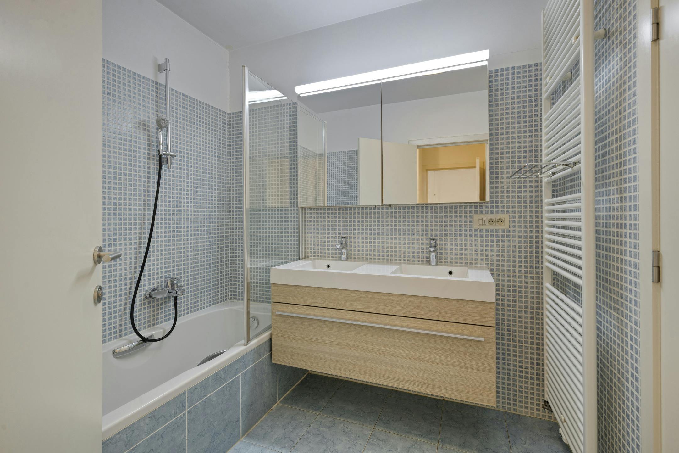 Ruim appartement in het historisch hart van Brugge foto 13