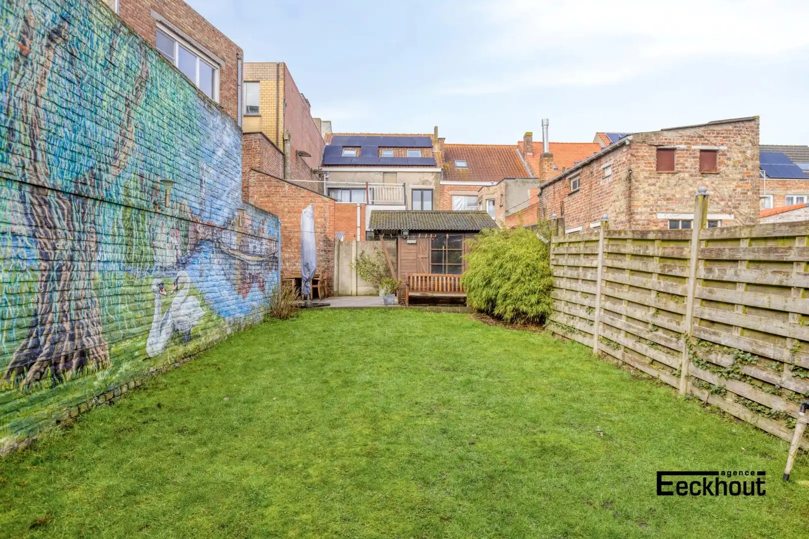 Recent gerenoveerde woning met garage en grote tuin te Bredene! foto 4