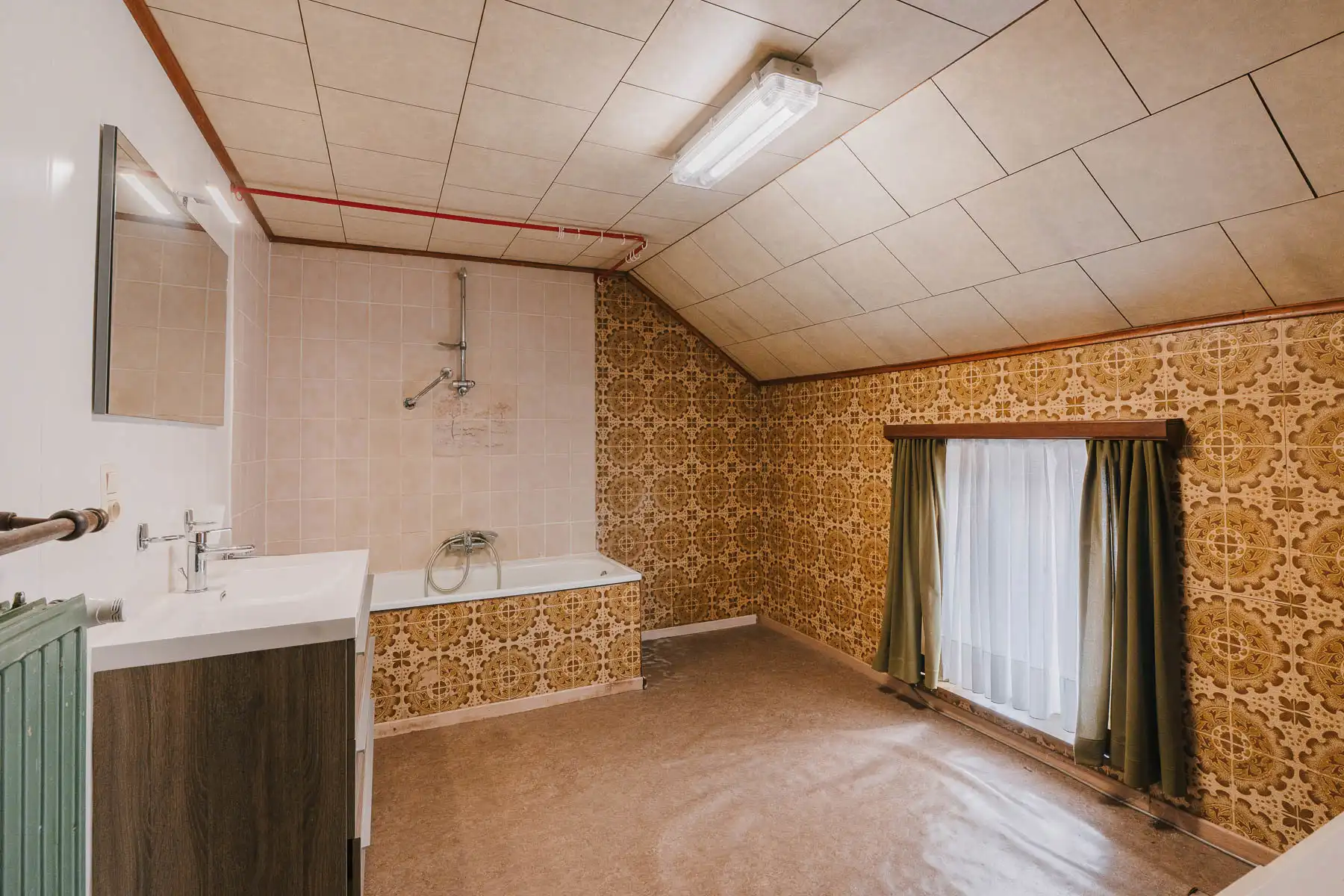 Karaktervolle woning met veel potentieel op toplocatie foto 18