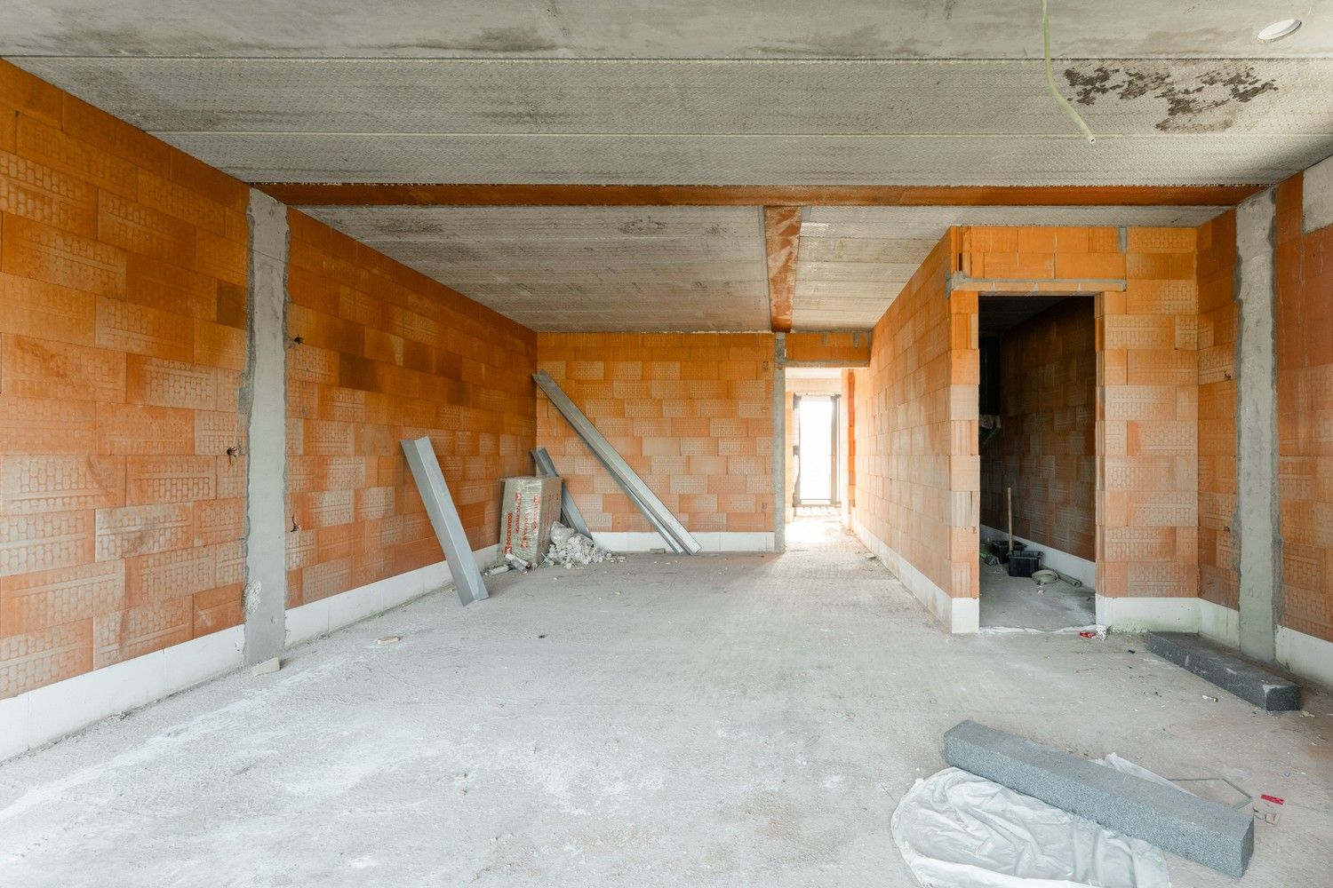 Ruime half open CASCO gezinswoning op een mooi perceel foto 9