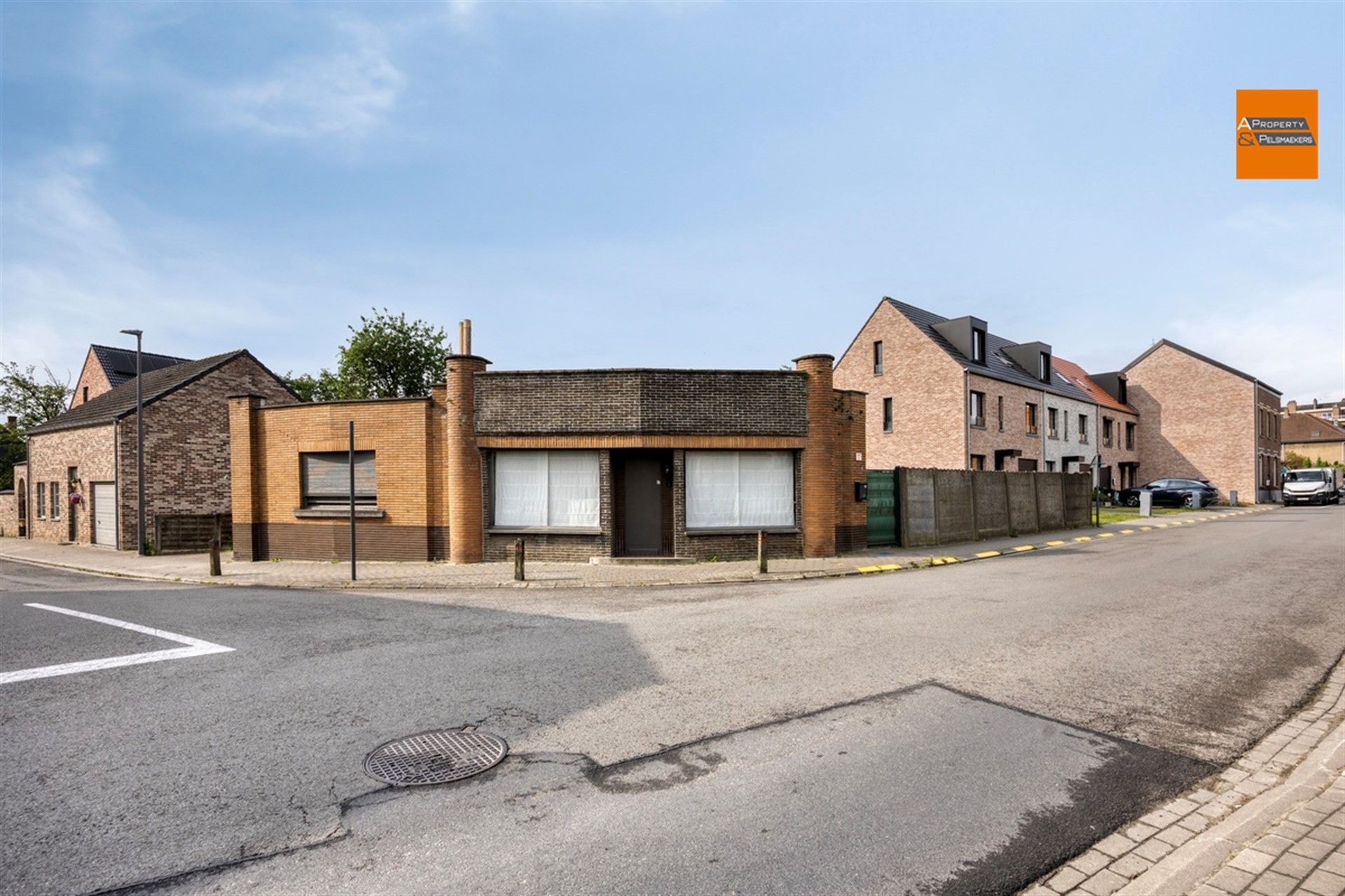 Hoofdfoto van de publicatie: Bungalow met renovatiepotentieel in centrum Erps 