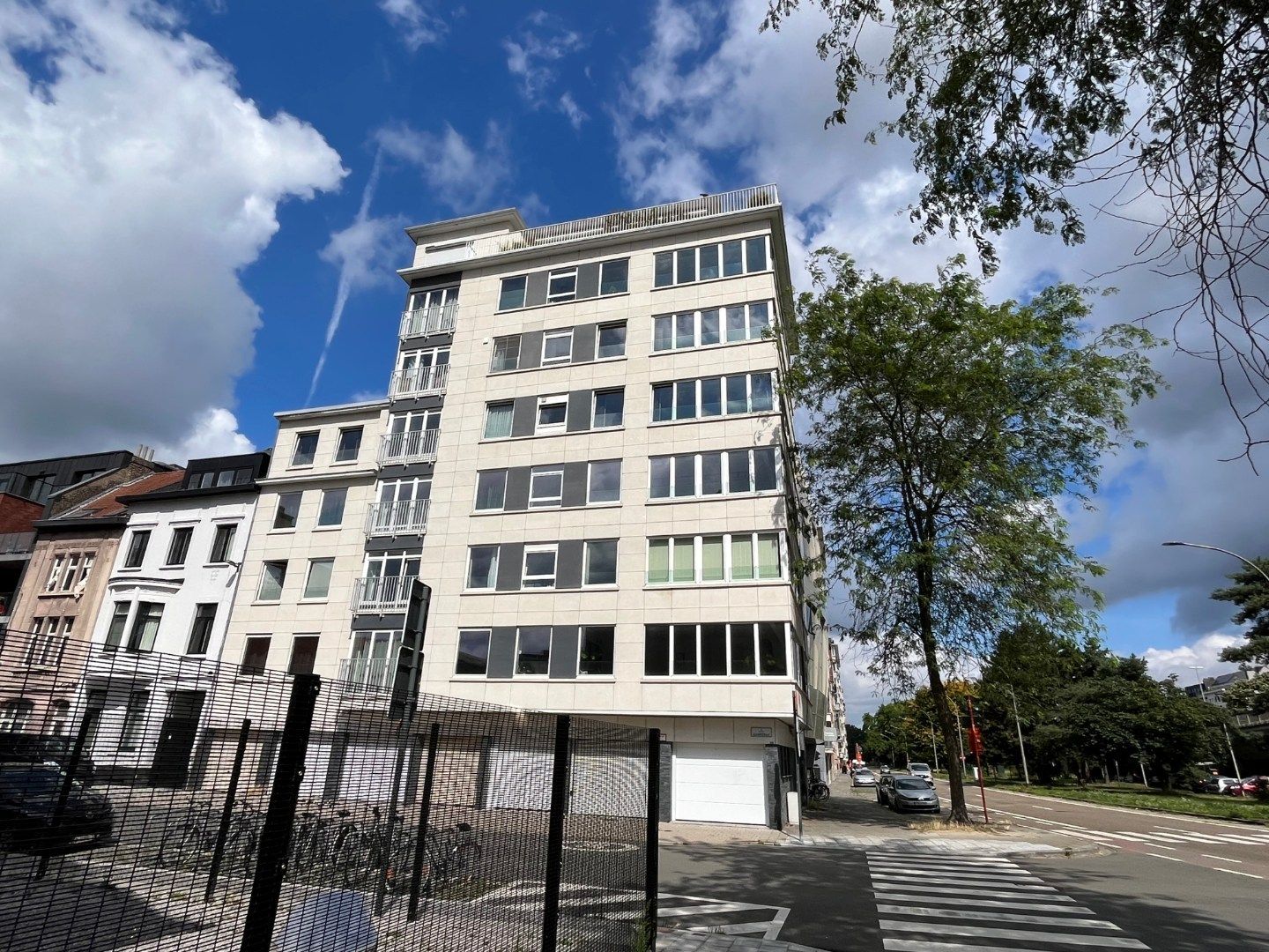 Ruim, lichtrijk appartement met garage én berging (kelder). foto 25