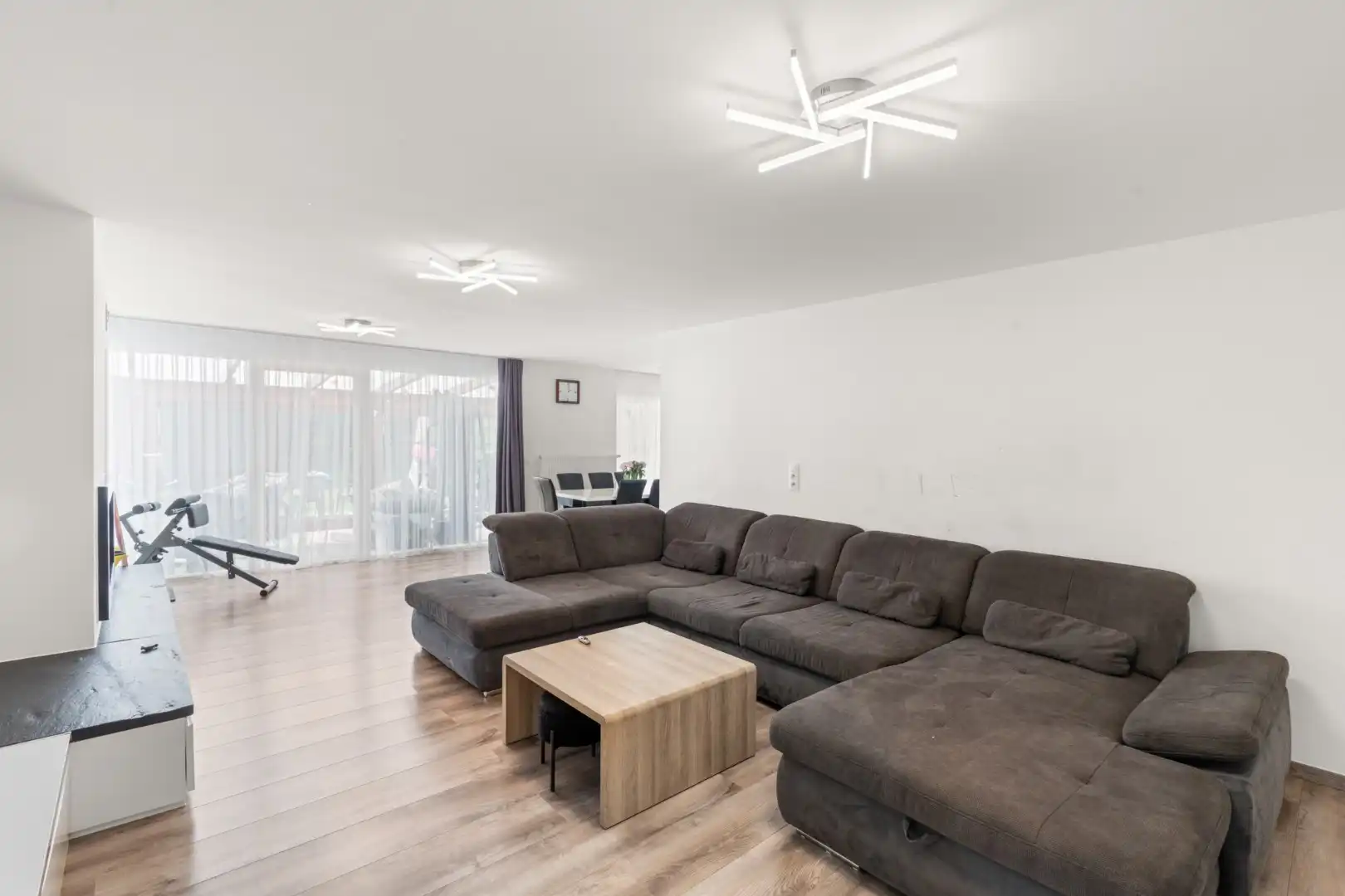 Ruime instapklaar bungalow op topligging foto 4