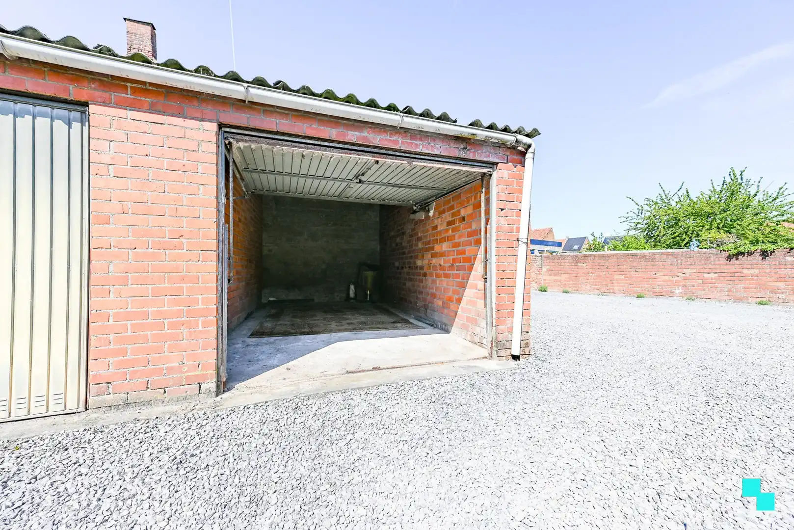Centraal gelegen garagebox te Izegem foto 2