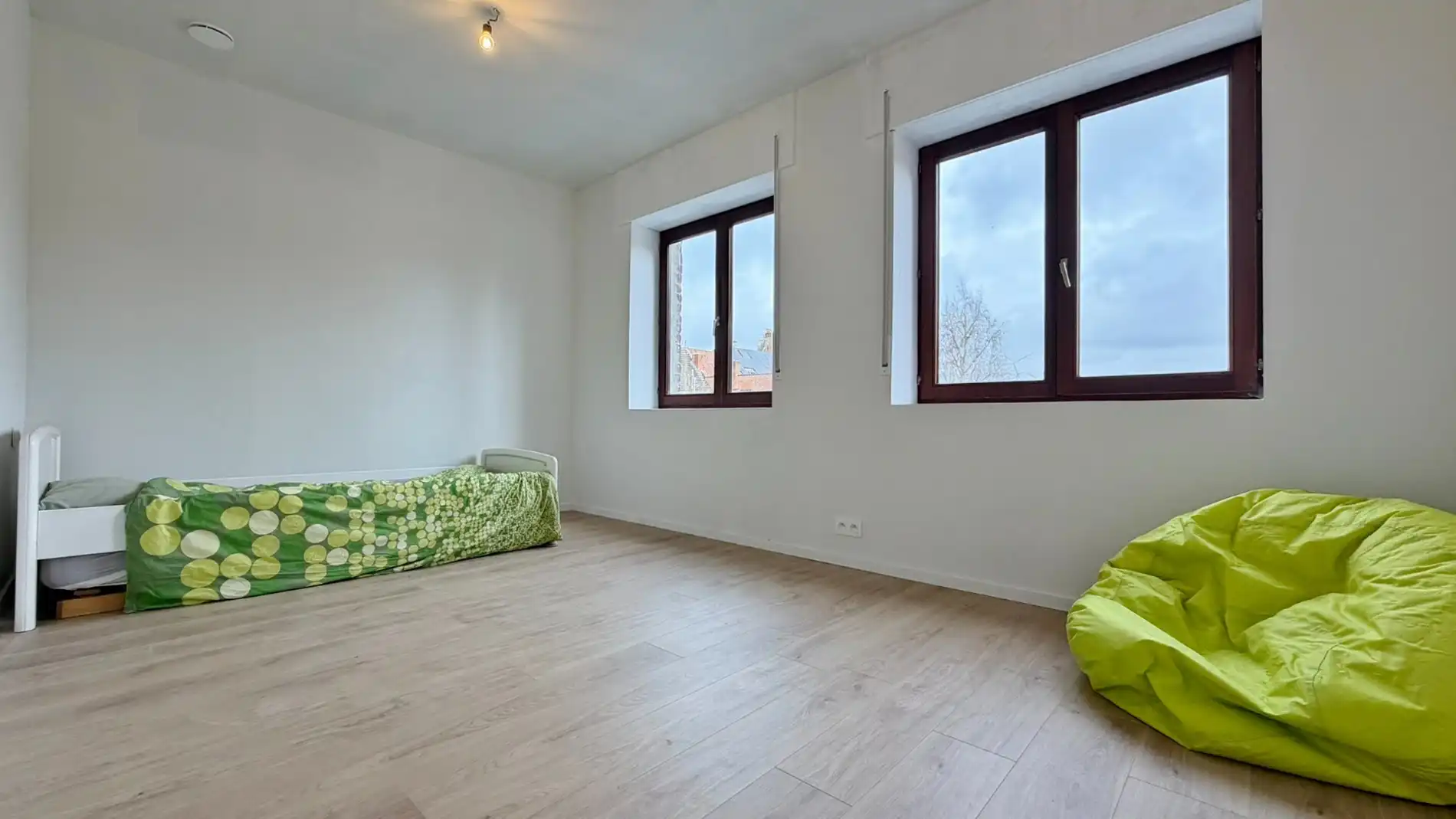 Gerenoveerde, energiezuinige woning met 3 slaapkamers, tuin en garage in centrum Ieper foto 8