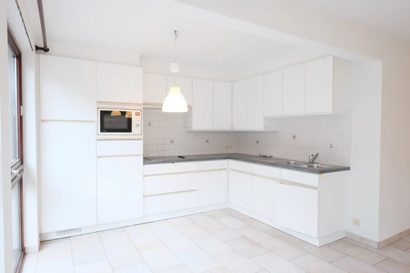 Ruim en lichtrijk appartement met 2 slaapkamers te huur in centrum Izegem foto 6