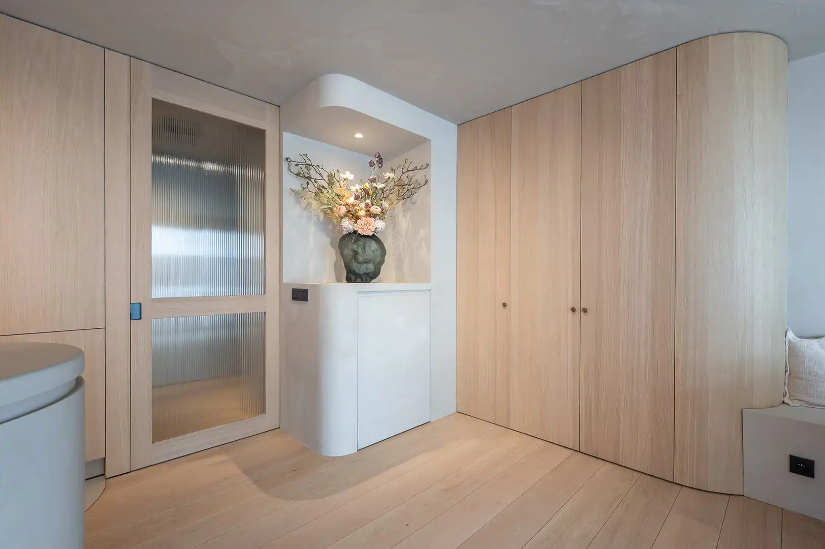 Gerenoveerd appartement met 3 slaapkamers, gelegen nabij de Zeedijk en het Driehoeksplein. foto 9