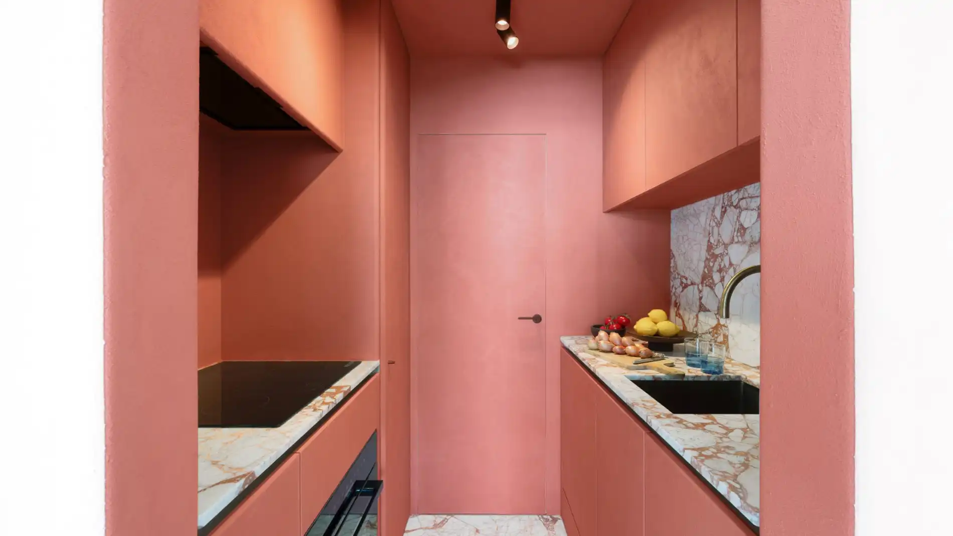 Luxueus gerenoveerd appartement met ZEEzicht, gelegen op het Driehoeksplein. foto 14