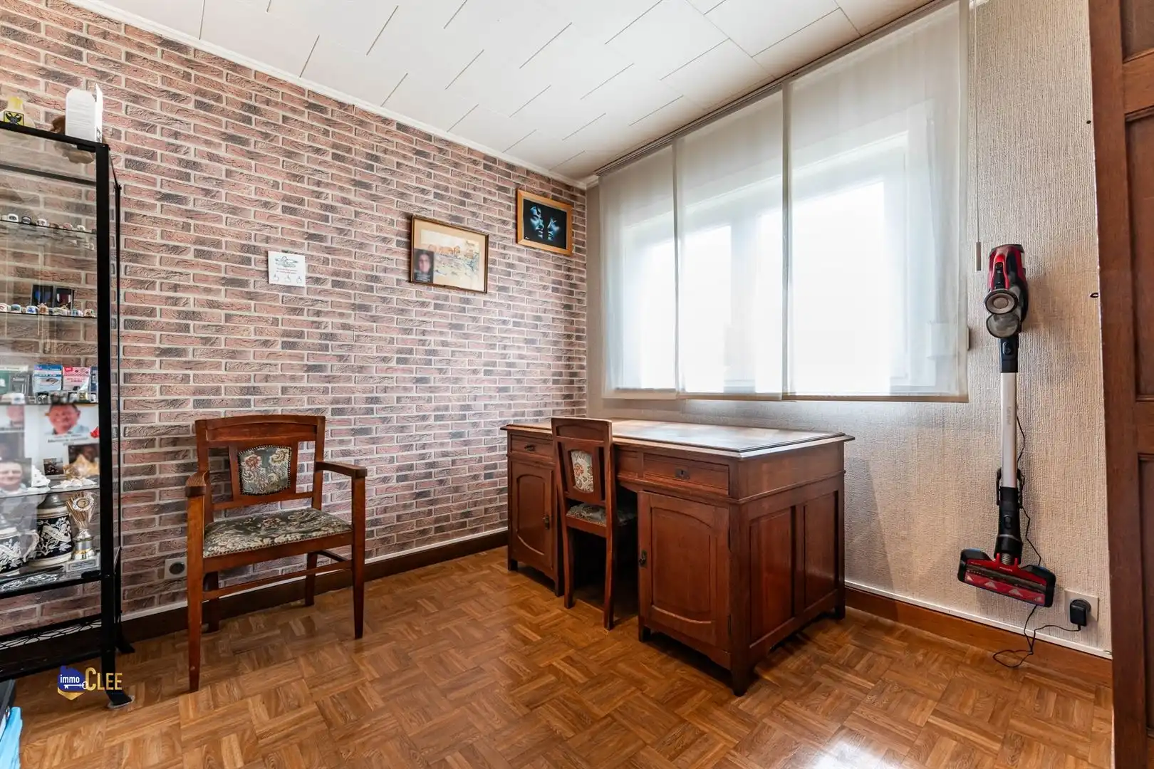Gelijkvloerse bungalow met veranda, garage en ruime tuin foto 9