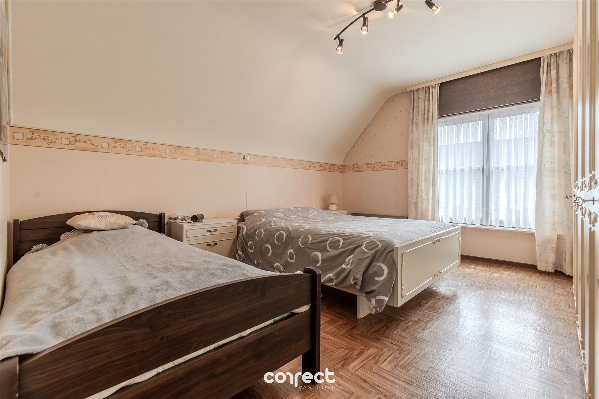 Rustig gelegen open bebouwing met ruime tuin en 4 slaapkamers. foto 8