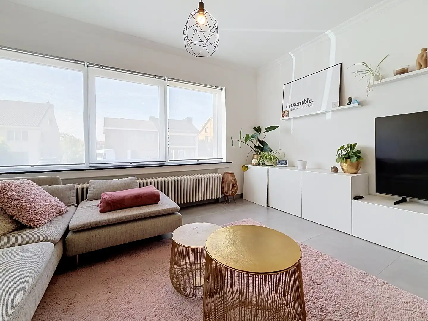 Volledig gerenoveerde duplex met zonnige tuin en inpandige garage op gunstige residentiële locatie te Oostende.  foto 5