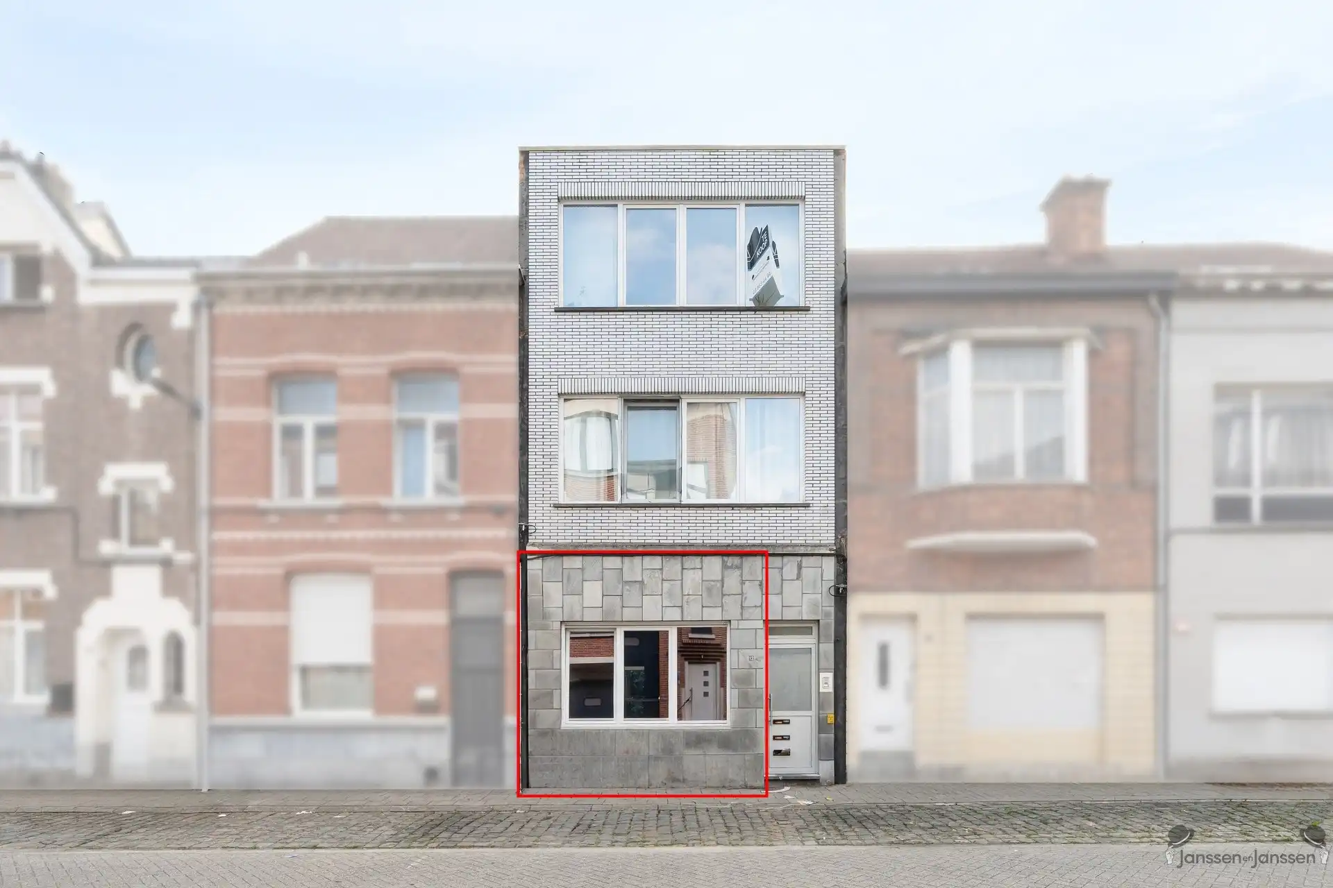 Gelijkvloersappartement met 120 m² tuin en 2 slaapkamers op de grens van Schoten en Merksem foto {{pictureIndex}}