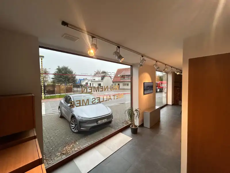 Ruime handelsruimte/toonzaal (338 m²) met 6 privéparkings – toplocatie! foto 8