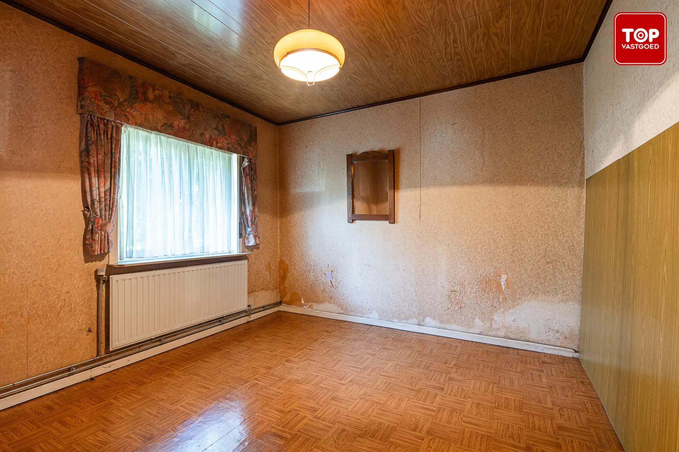 Charmante te renoveren woning met karakter en strooien dak foto 24