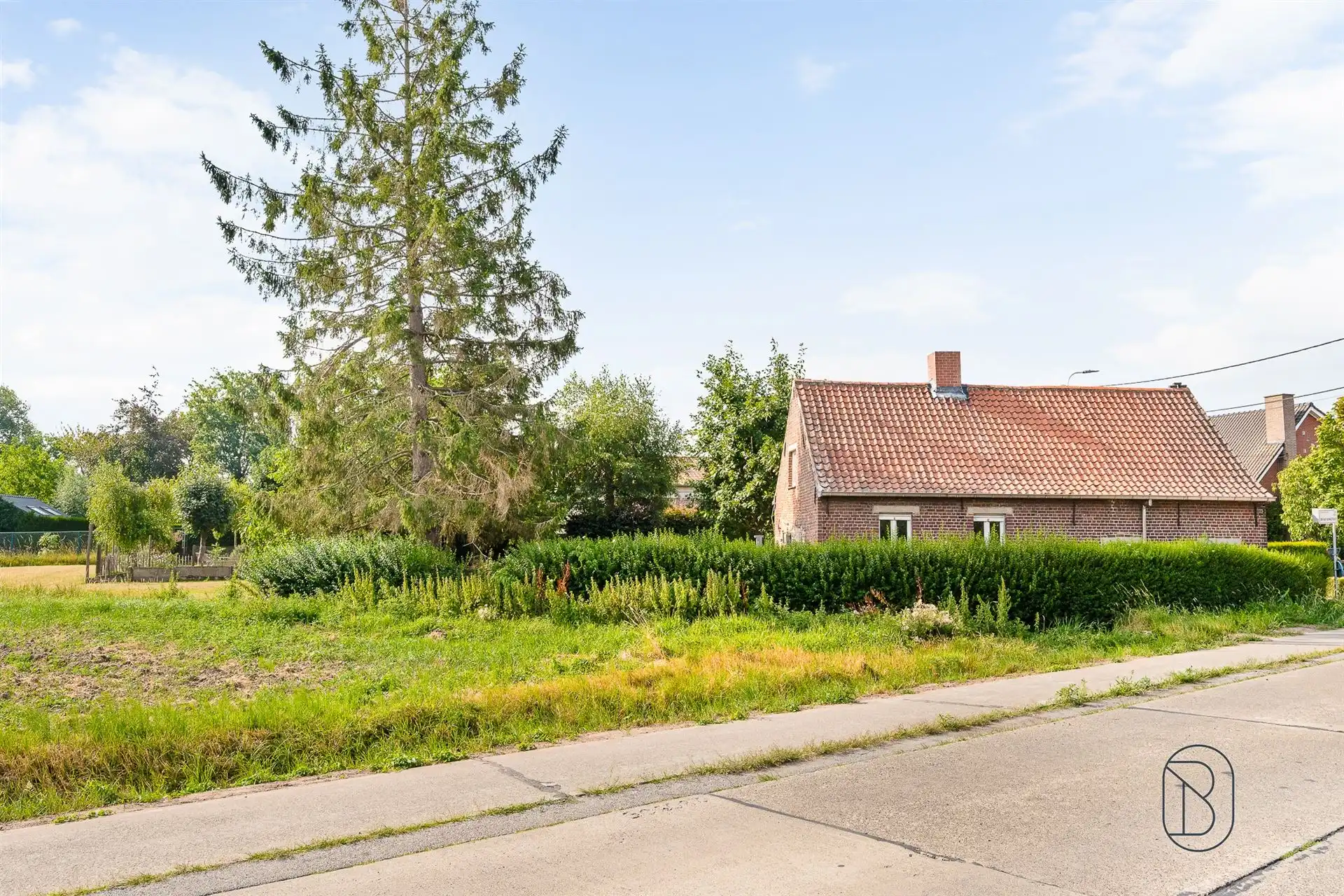 Eigendom met renovatiepotentieel op ca. 1.250 m² foto 2
