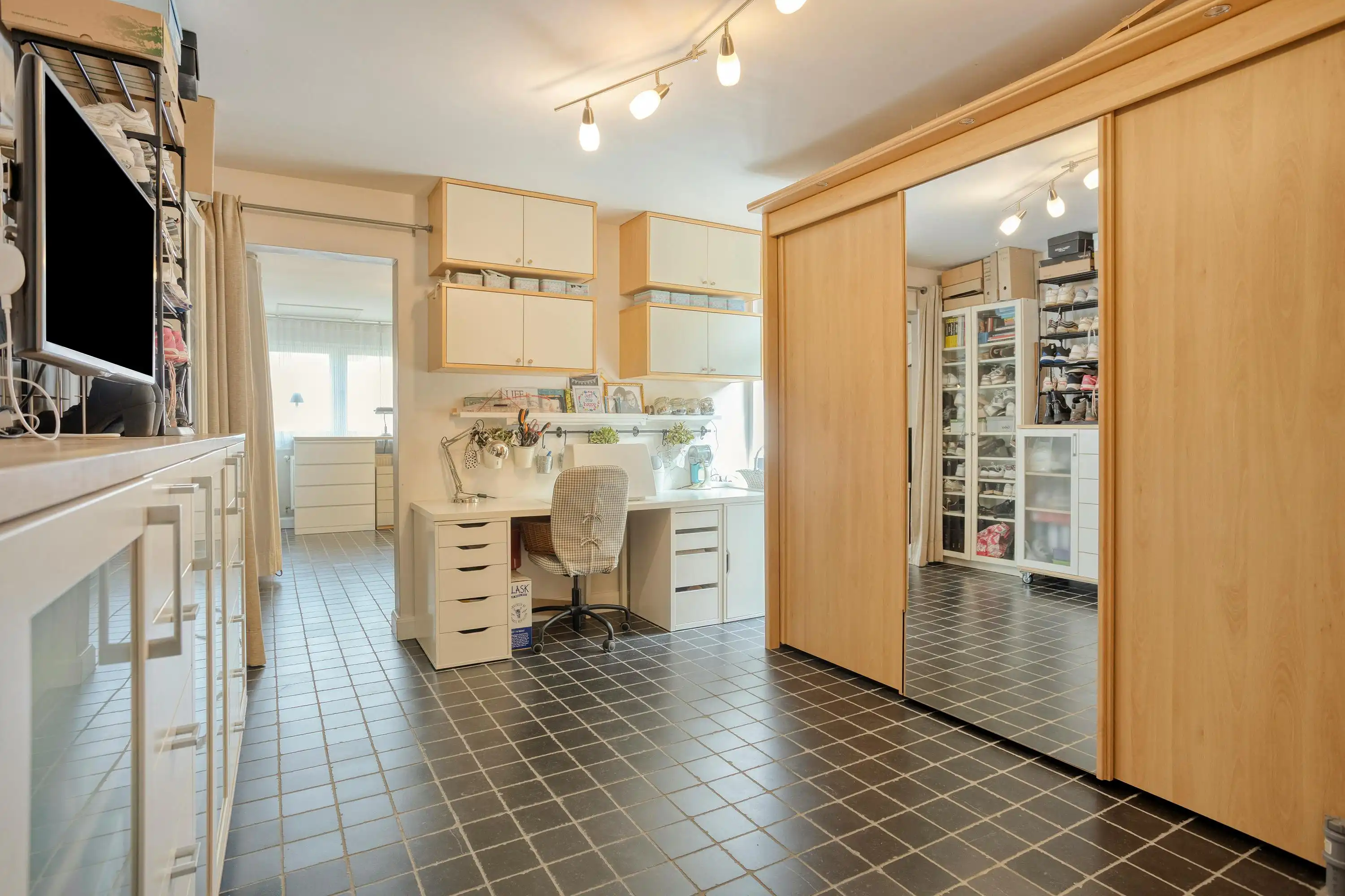 Instapklare gezinswoning met 4 slaapkamers en tuin te Kuringen foto 16