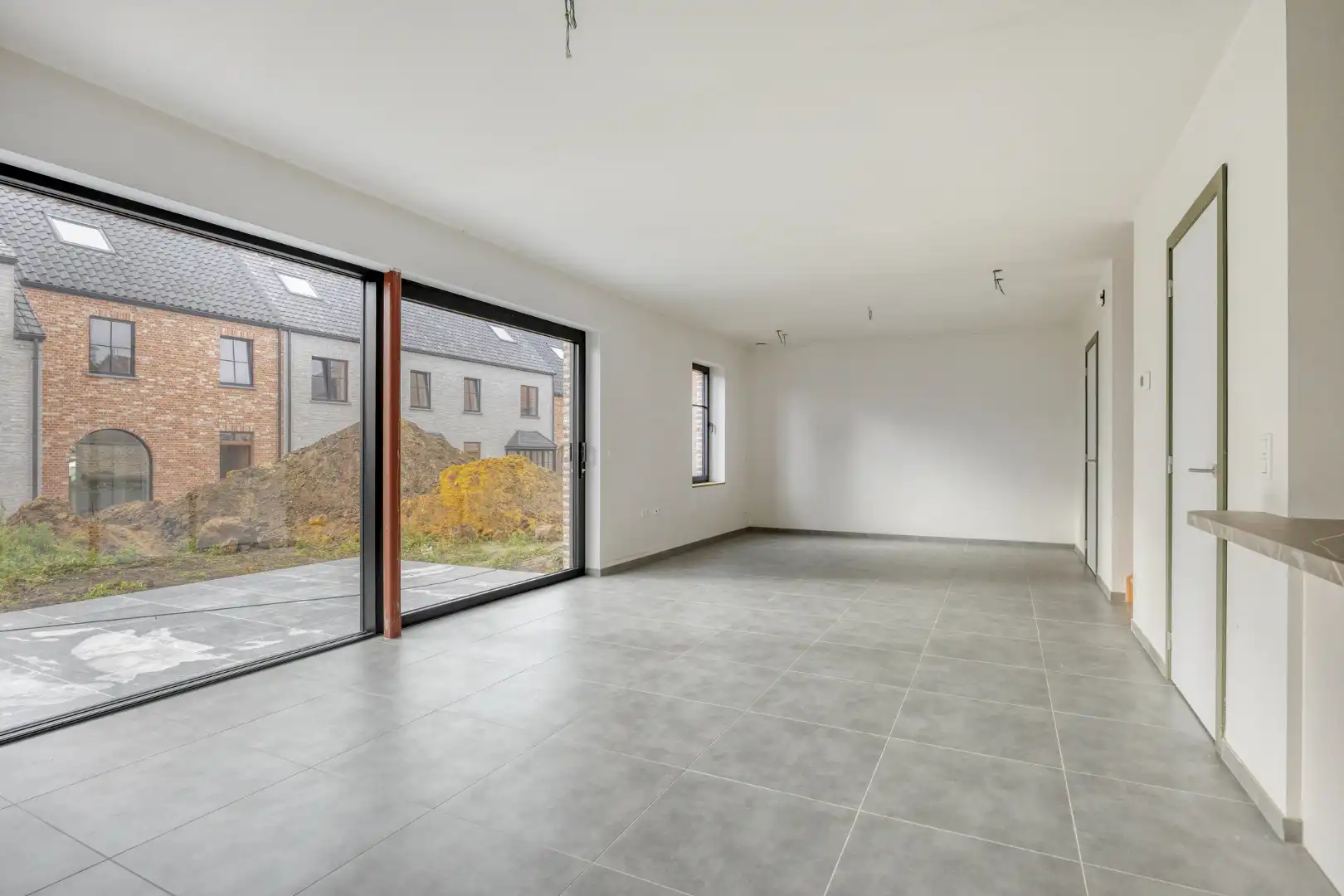 Afgewerkte open bebouwing met 5 slaapkamers, tuin, terras, zolder en garage in Kerkom! - EPB A kWh/m² - bewoonbare opp. 183 m² foto 9