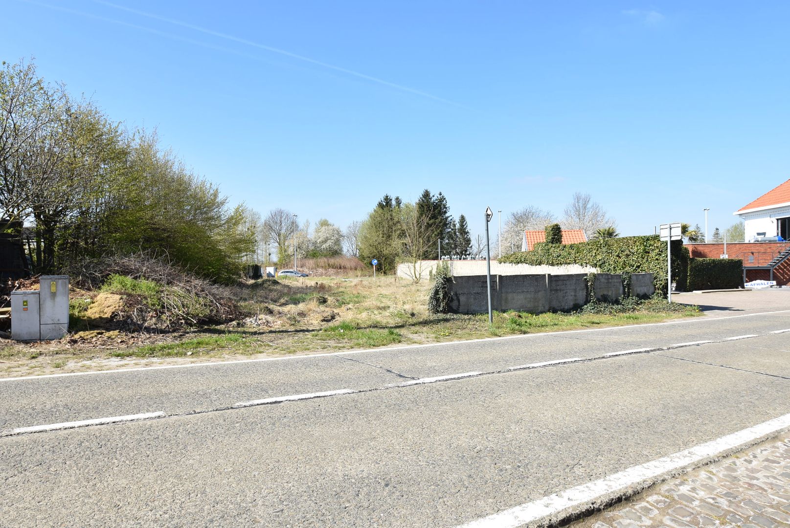 Perceel bouwgrond bestemd voor open bebouwing op 7a 96ca - 21,95 m breedte aan de straatzijde - zuid-gerichte tuin foto {{pictureIndex}}