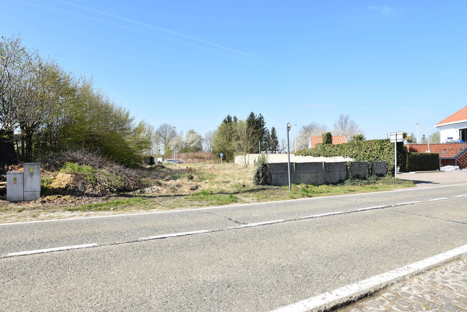 Perceel bouwgrond bestemd voor open bebouwing op 7a 96ca - 21,95 m breedte aan de straatzijde - zuid-gerichte tuin foto 1