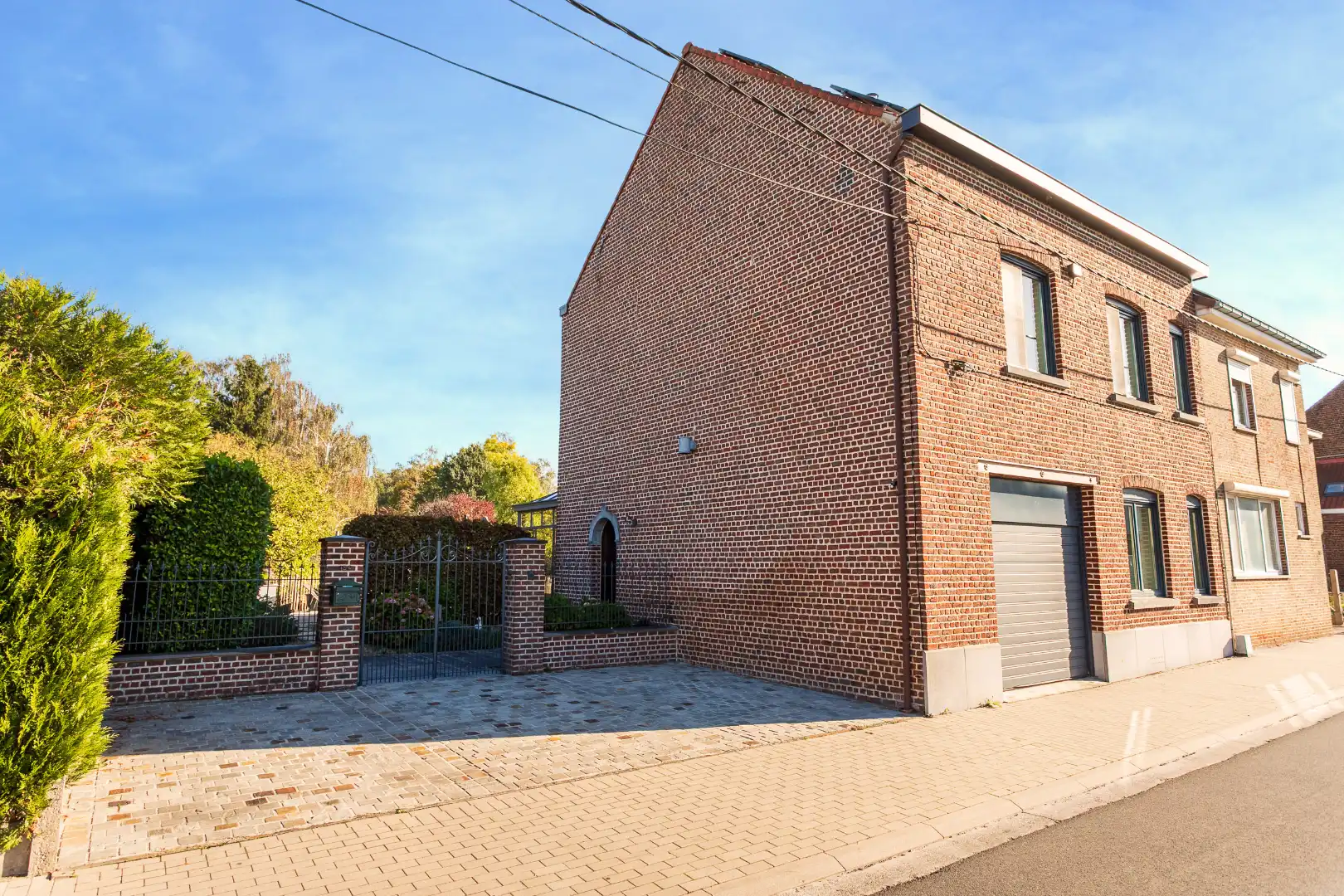 Instapklare driegevelwoning met 4 slpk te Lembeek foto 2