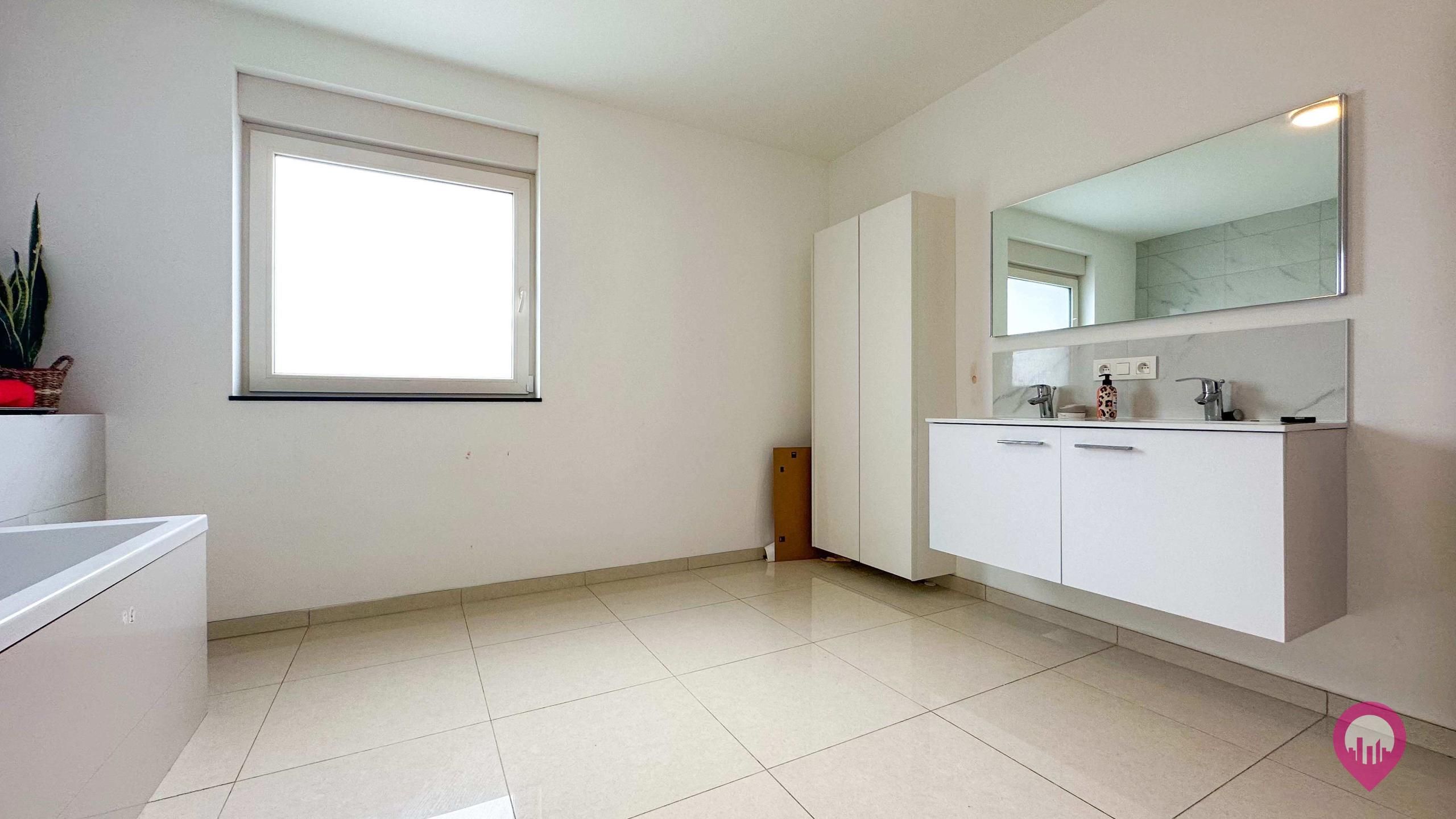 Ruime woning van 278m² met 5 slpks, volledig afgewerkt ! foto 25