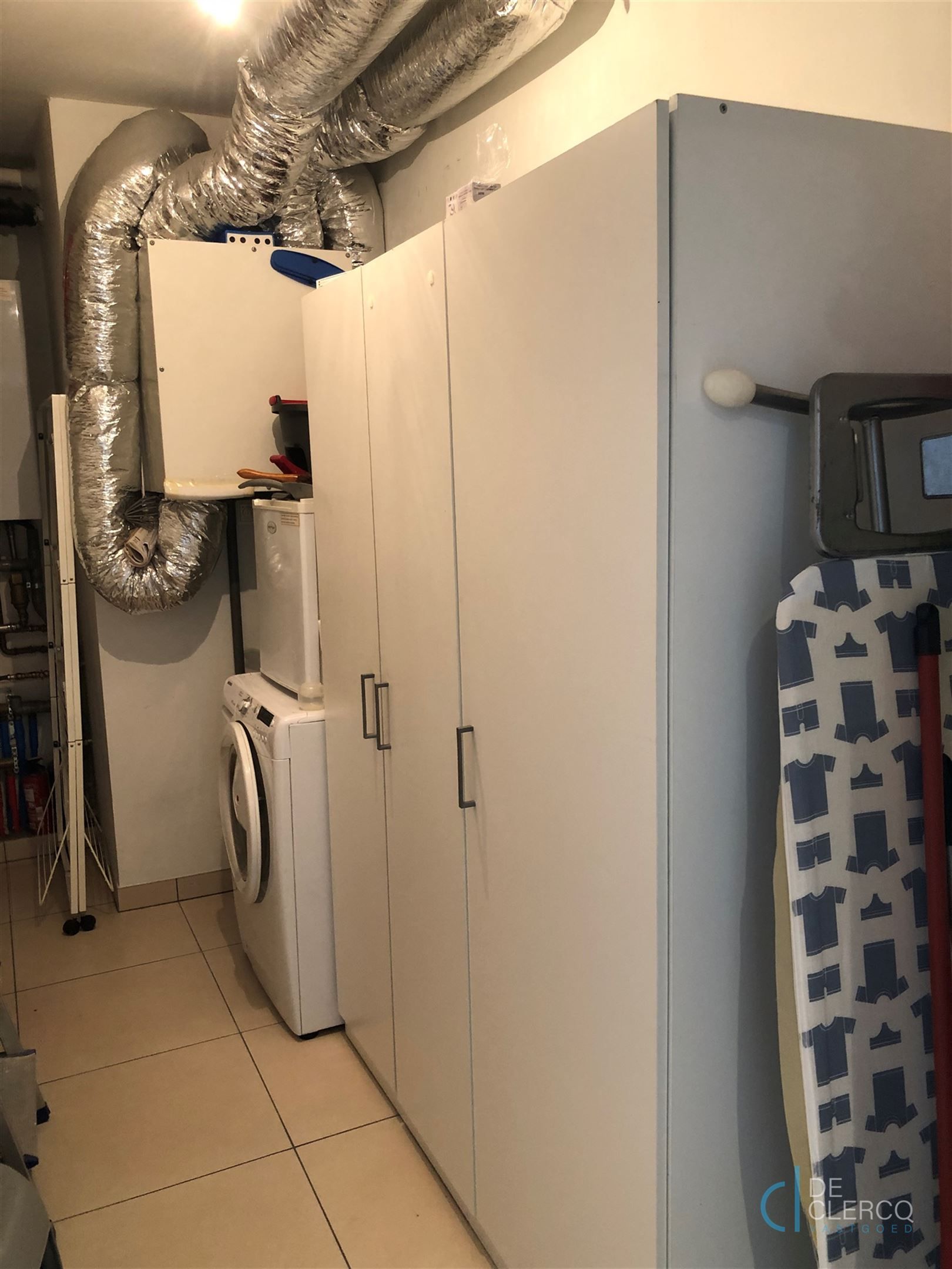 Zeer ruim appartement met garage TE HUUR in het centrum van Lochristi! foto 16