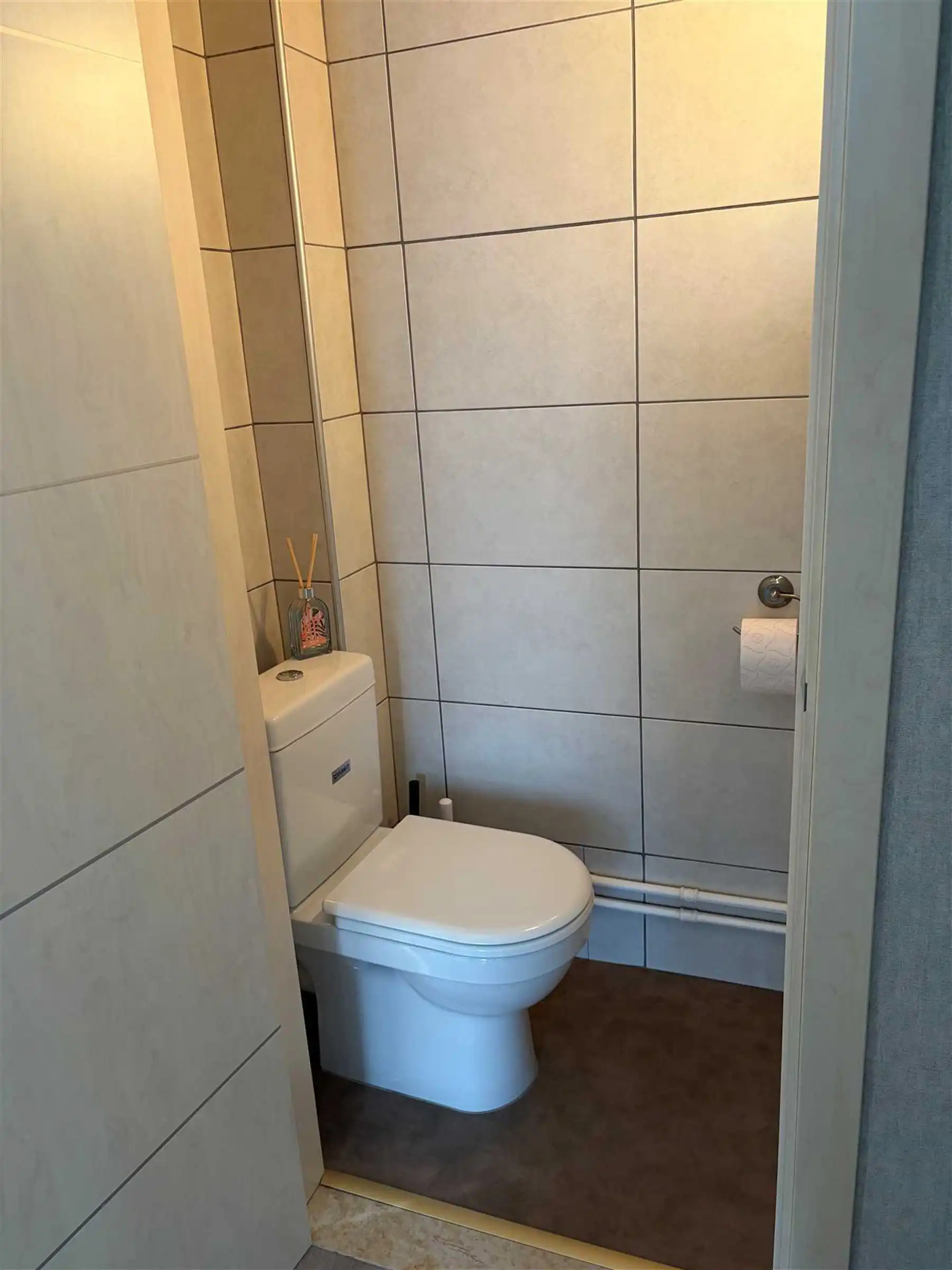 Gerenoveerd 2 slk app en kelder in rustige woonwijk. foto 15