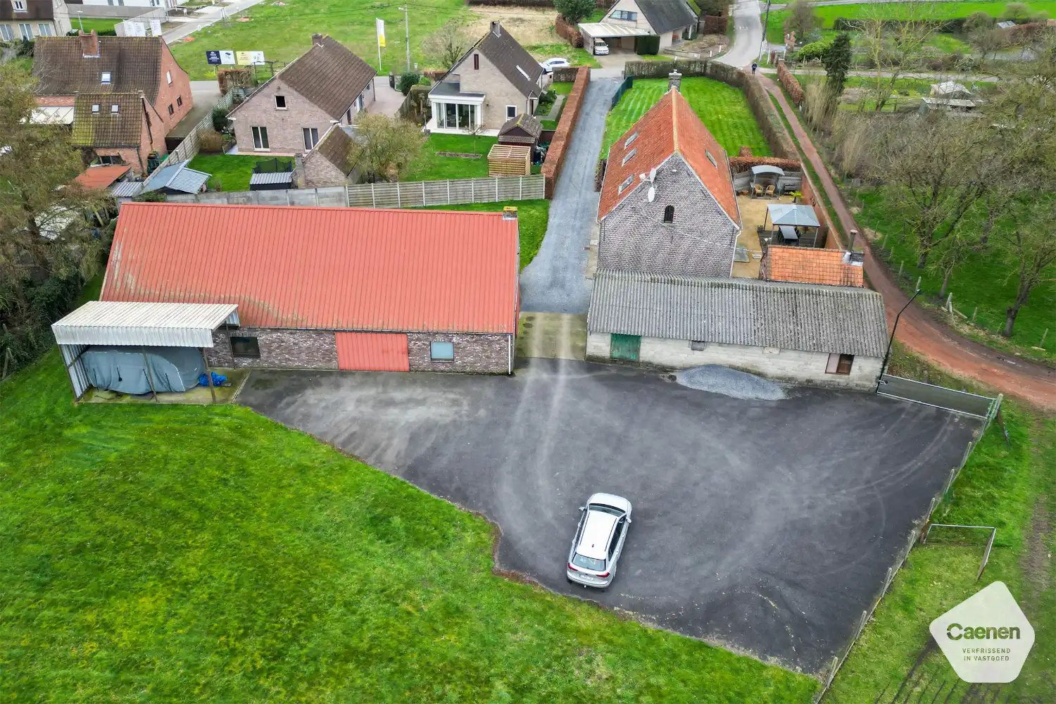 AUTHENTIEKE WONING op 3060&nbsp;m²&nbsp;in landelijke omgeving met 5 slaapkamers en 2 ruime bijgebouwen foto 23