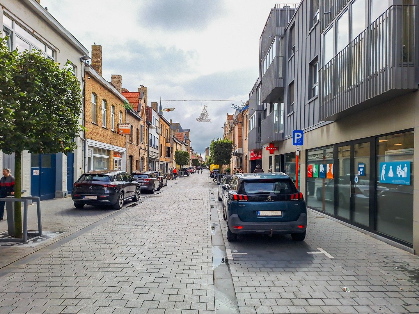 Handelsgelijkvloers op toplocatie in Nieuwpoort stad foto 2