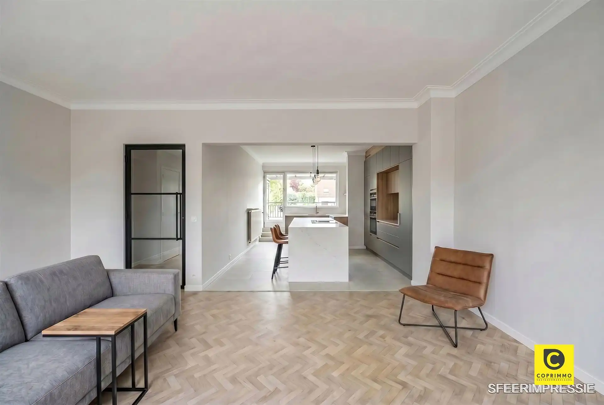 Ruime multifunctionele woning met parking foto 27