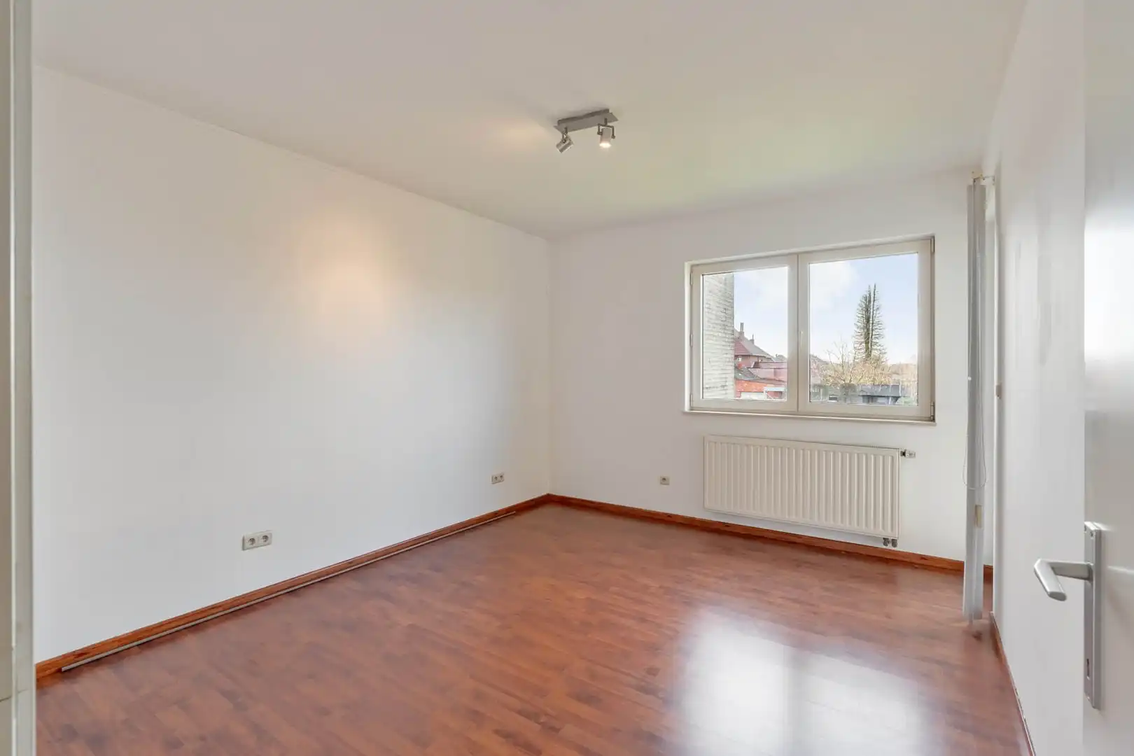 Lichtrijk 2-slaapkamerappartement met 2 terrassen + autostaanplaats in Zepperen (Sint-Truiden). foto 9