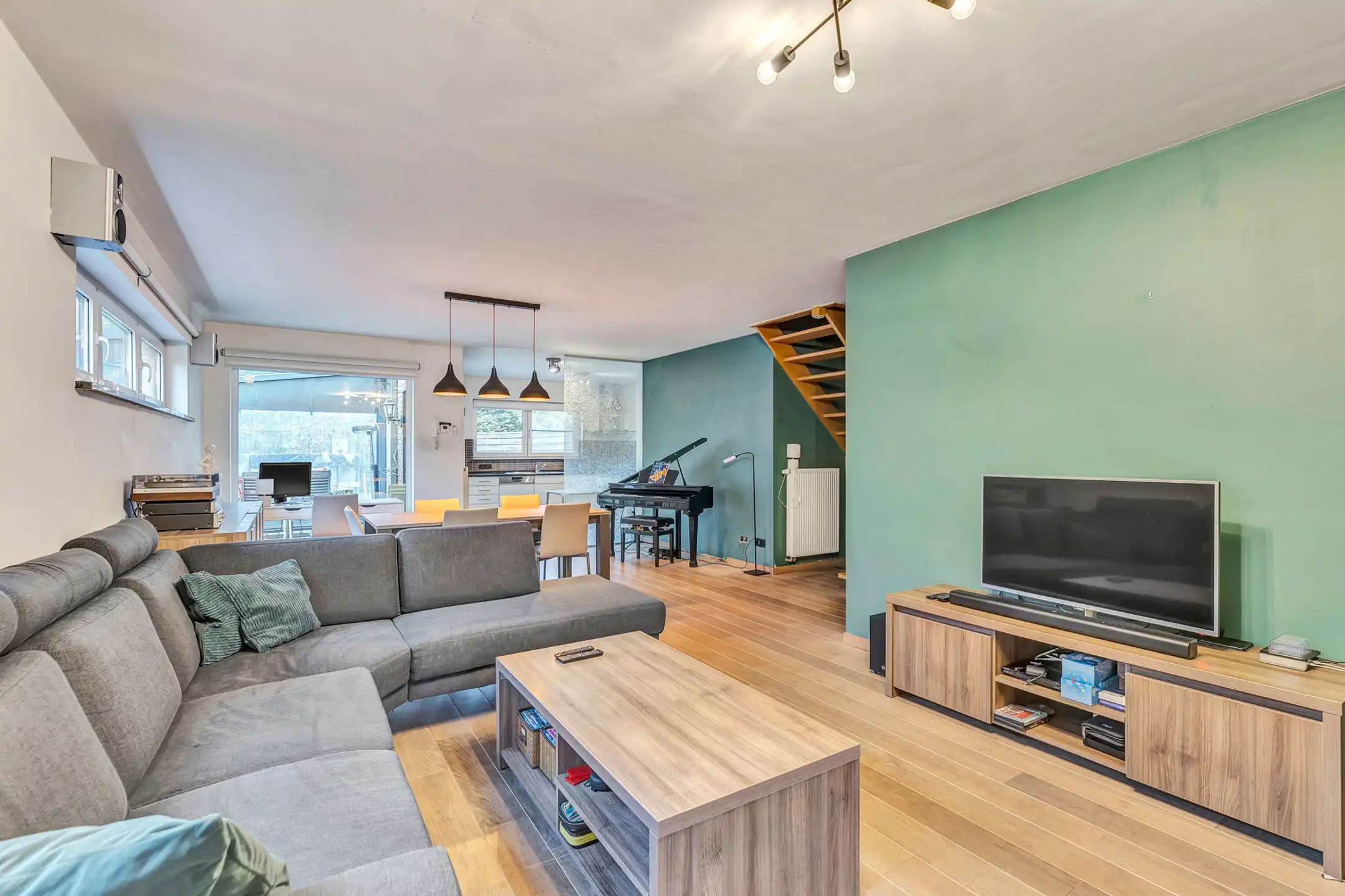 Ruime, instapklare HOB met 4 slpks, garage en tuin foto {{pictureIndex}}