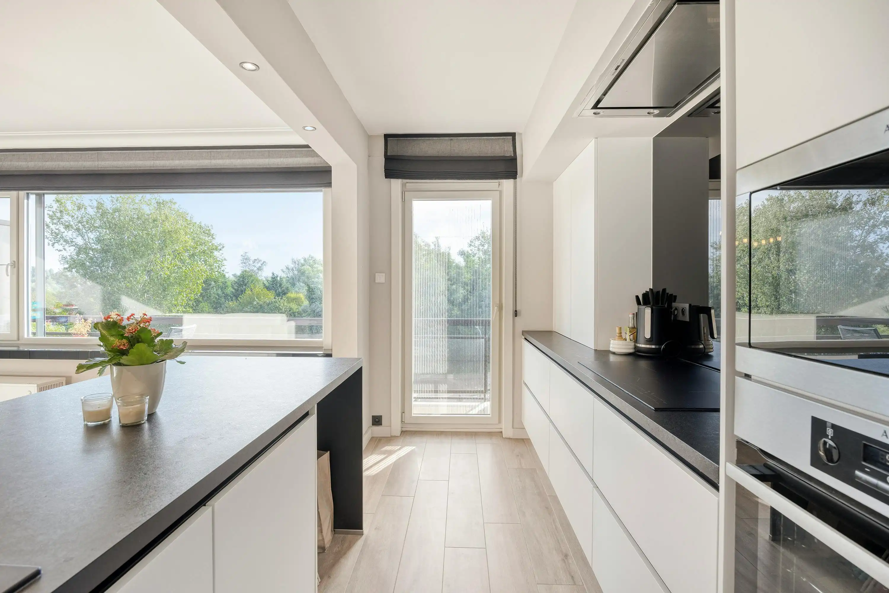 Gerenoveerd appartement te koop in Burcht foto 4