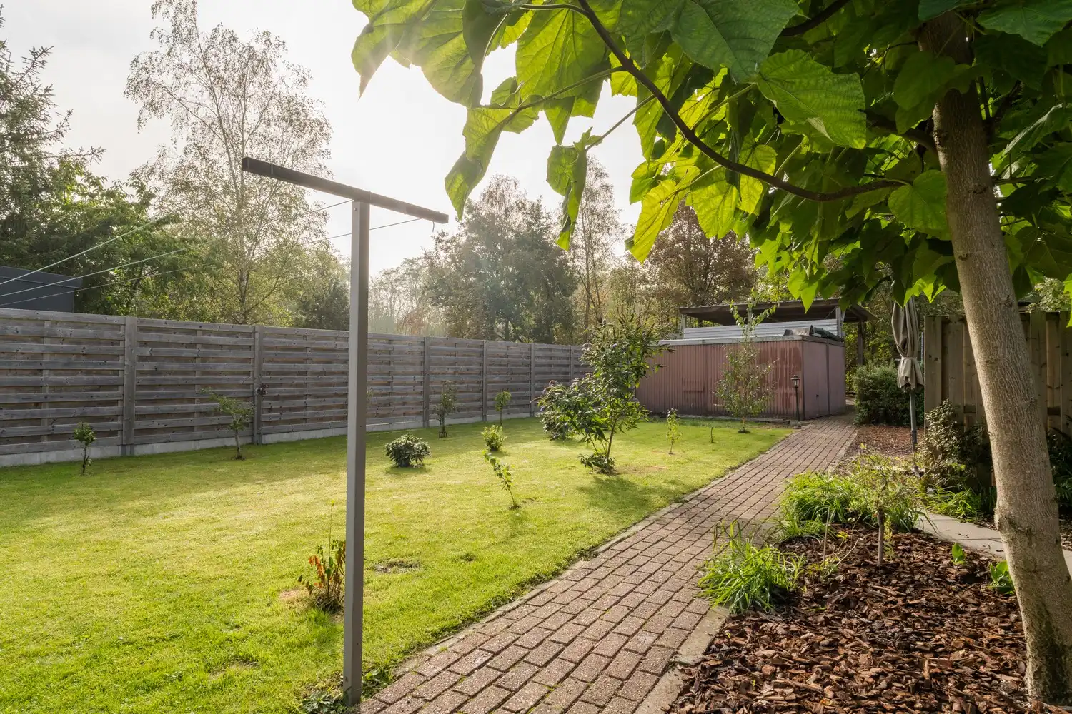Veelzijdige woning met zorgmogelijkheden, werkruimte en tal van bijgebouwen foto 36