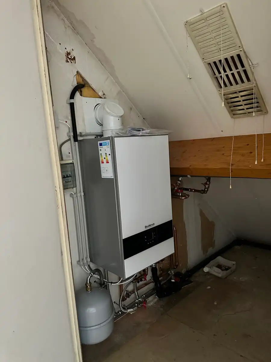 Gerenoveerde instapklare woning met tuin & terras & garages foto 38