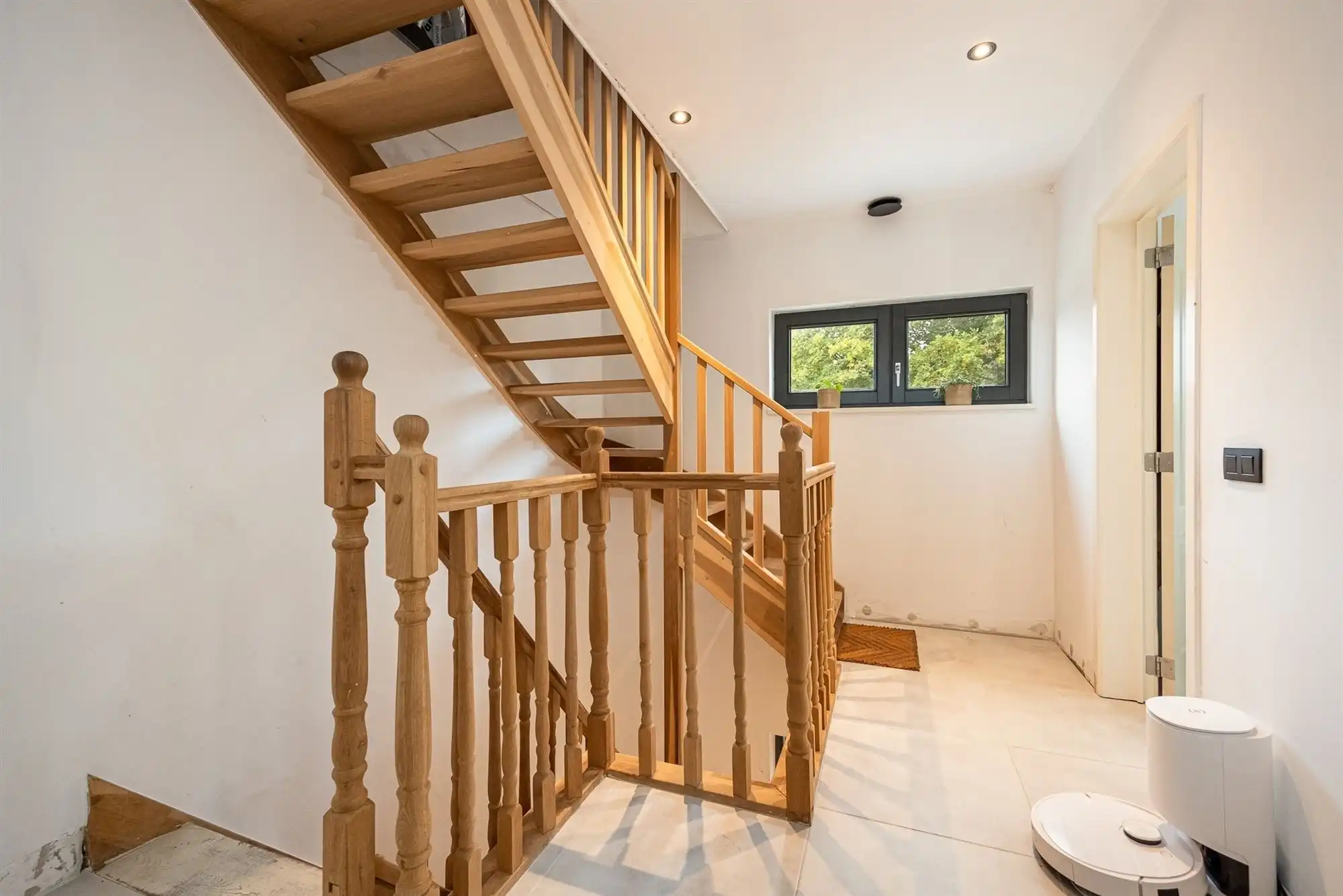 Ruime moderne woning met royale tuin  foto 9