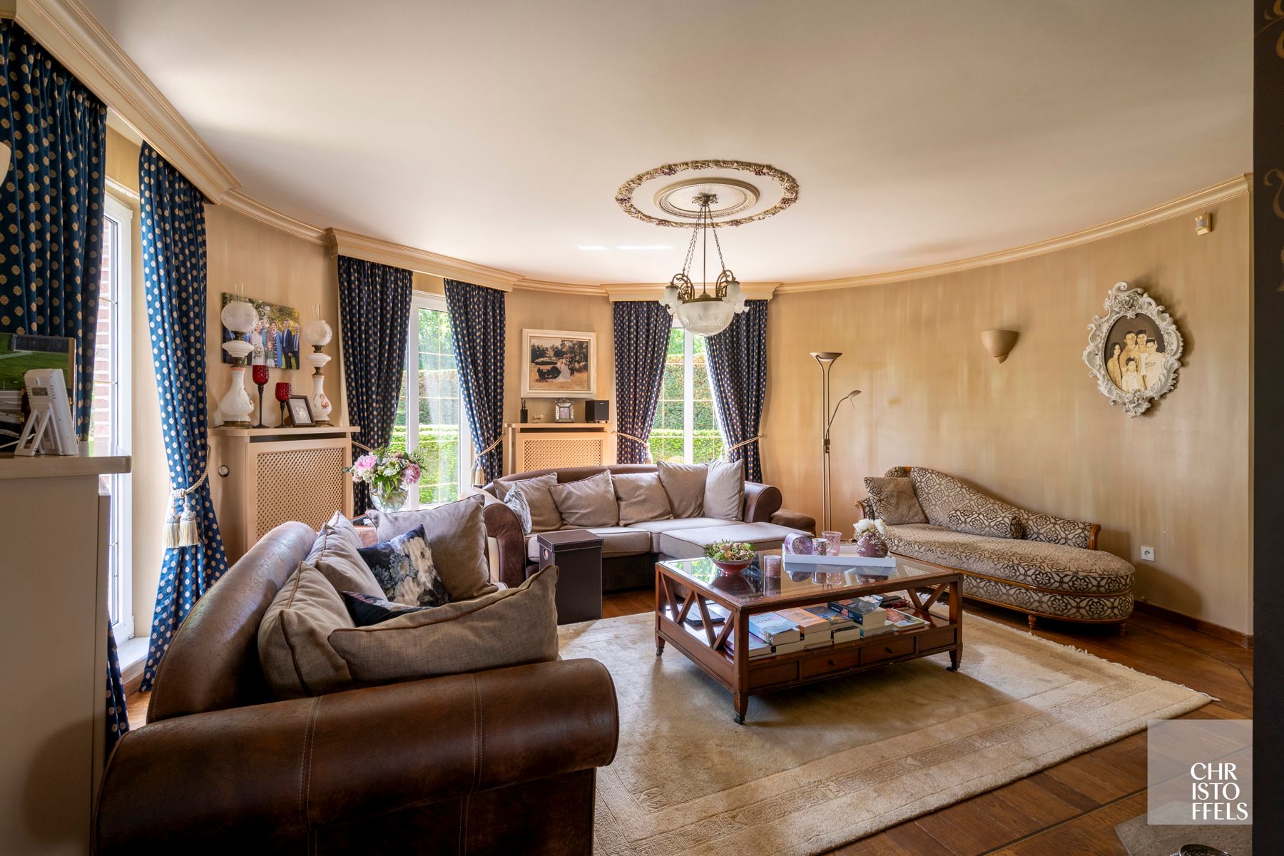 Karakteristieke villa met praktijkruimte en buitenzwembad op zuidgericht perceel van 1.565 m² foto 3