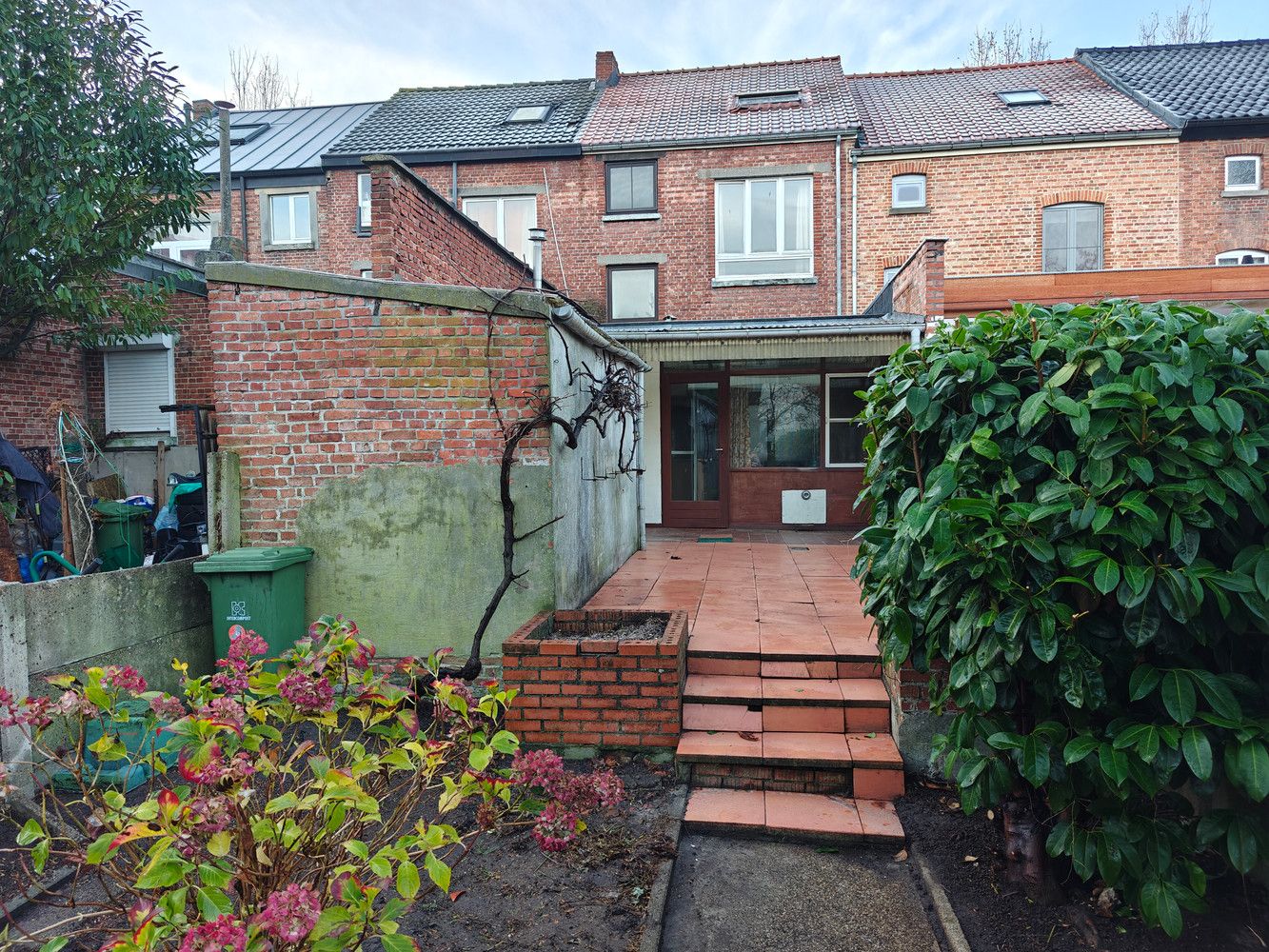 Te renoveren rijwoning met 3 slaapkamers en leuke tuin foto 5