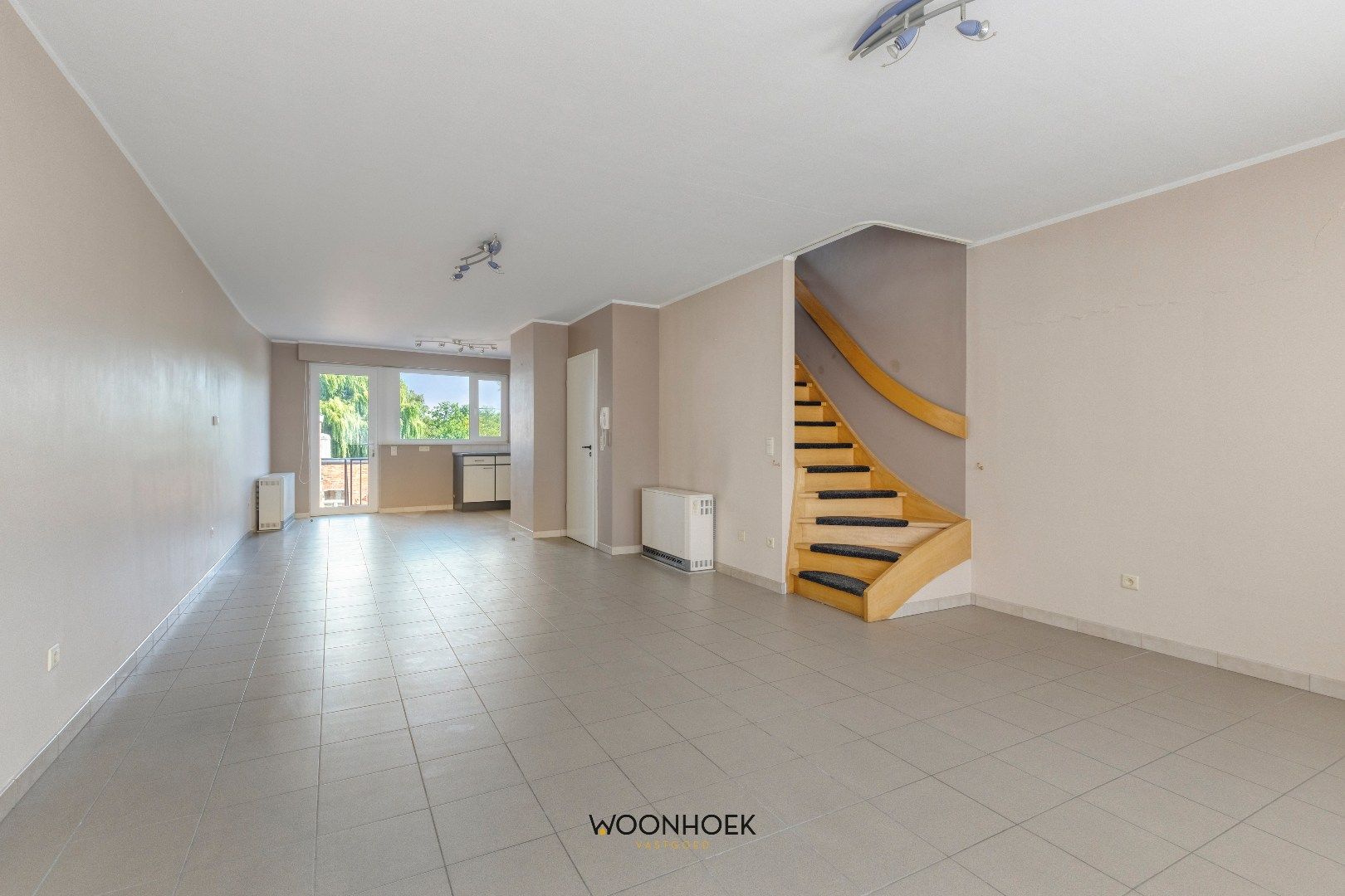 Ruime woning met 4 slpk en grote tuin in Zeveneken centrum! foto 4