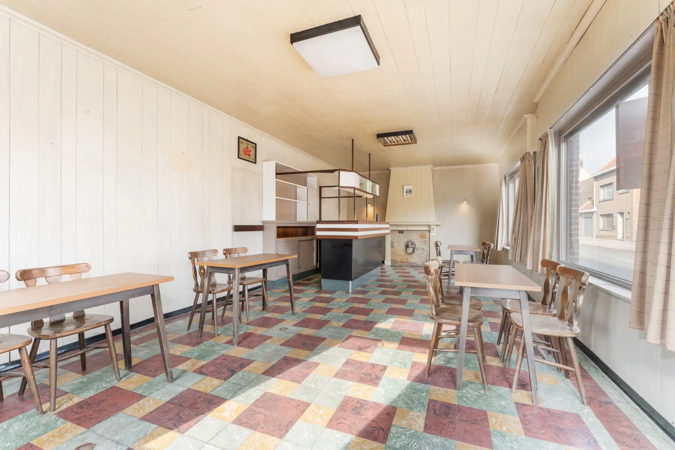 Hoofdfoto van de publicatie: Voormalig te renoveren handelspand met woonst