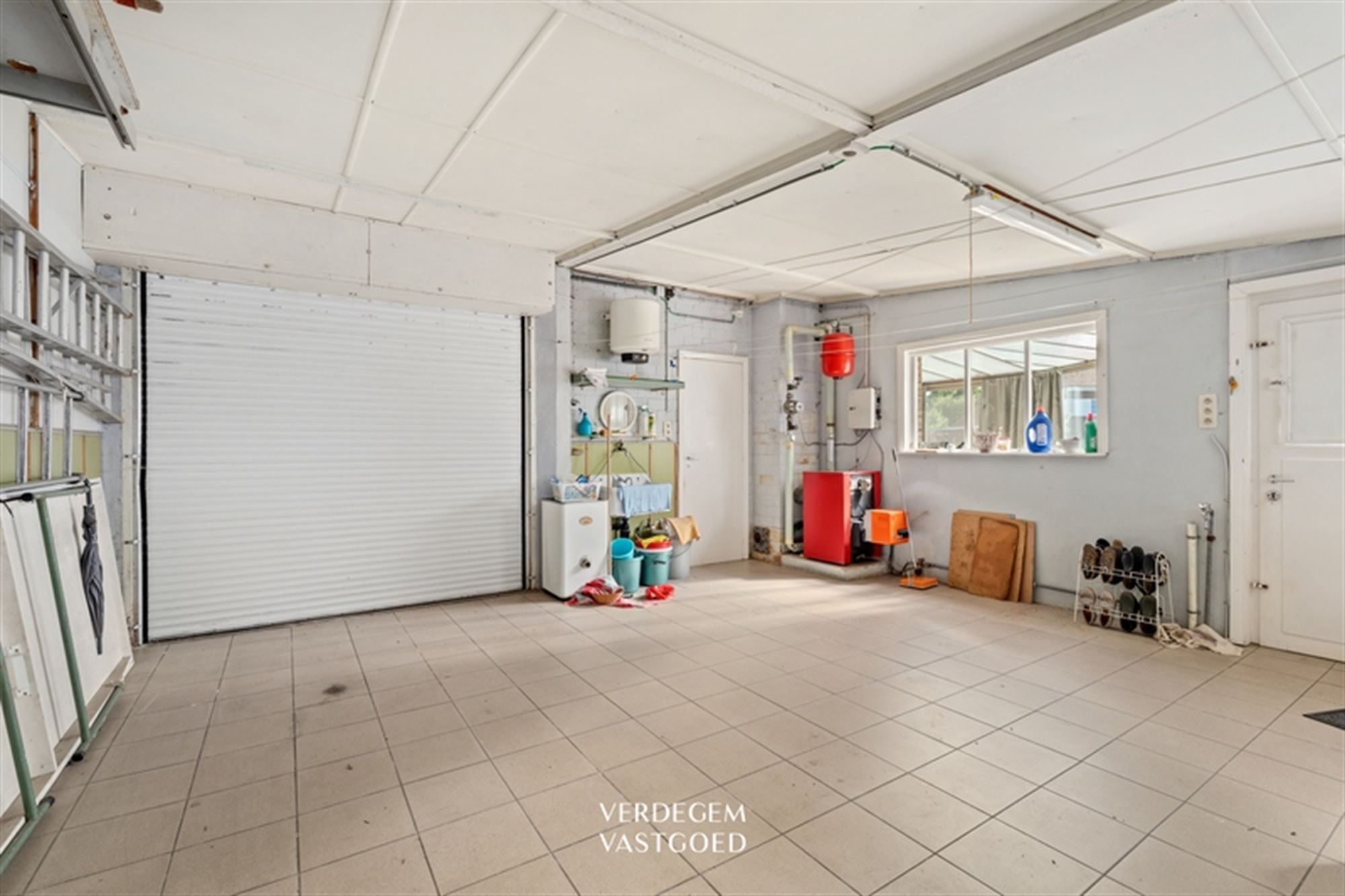 Vrijstaande woning met 3 slaapkamers, grote garage en weidse zichten foto 14