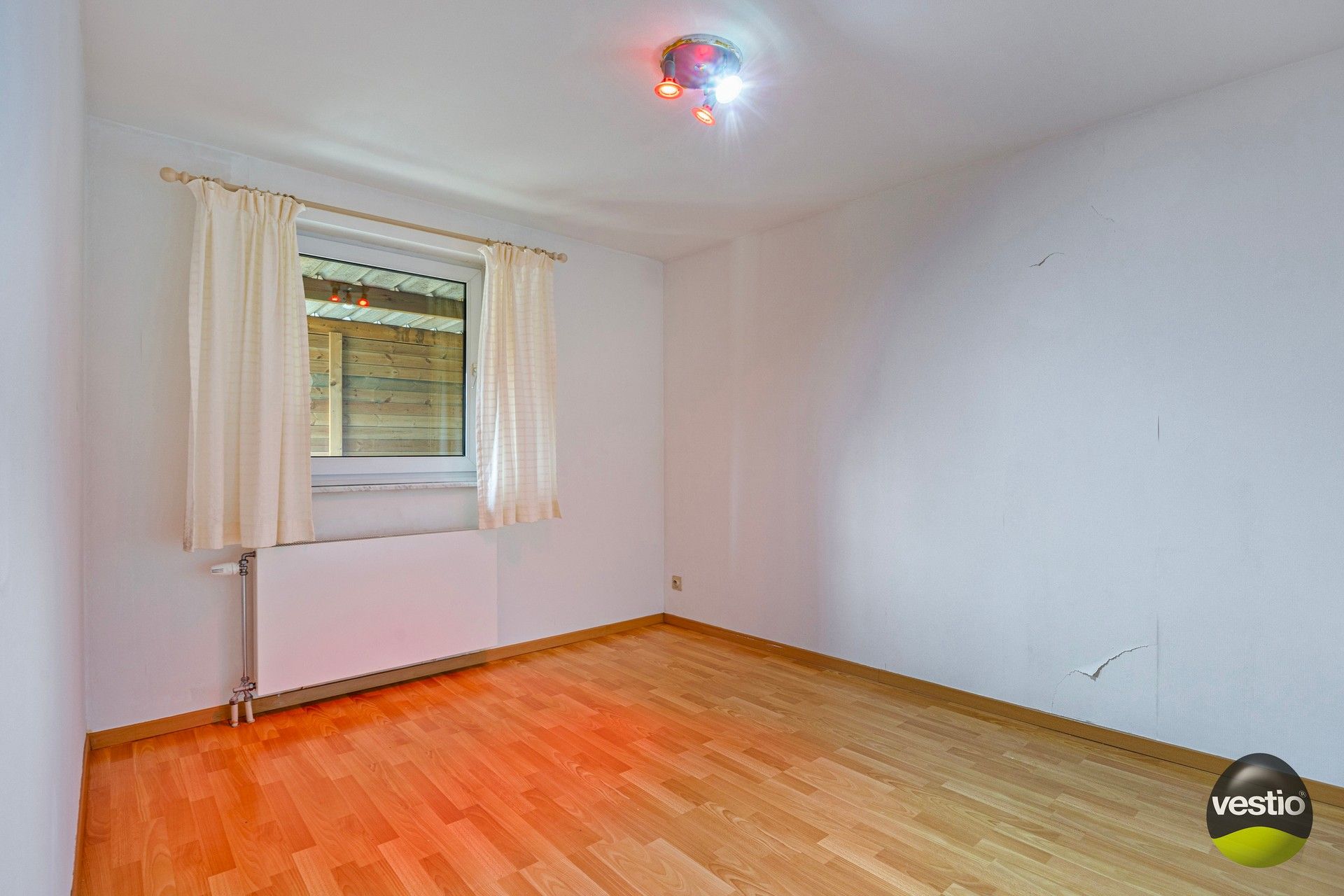 Fris, gelijkvloers appartement met mooi terras en parking. foto 9