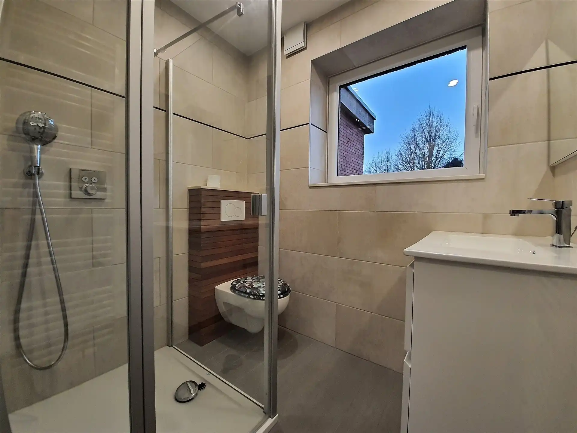 Gerenoveerd appartement met 2 slaapkamers foto 11