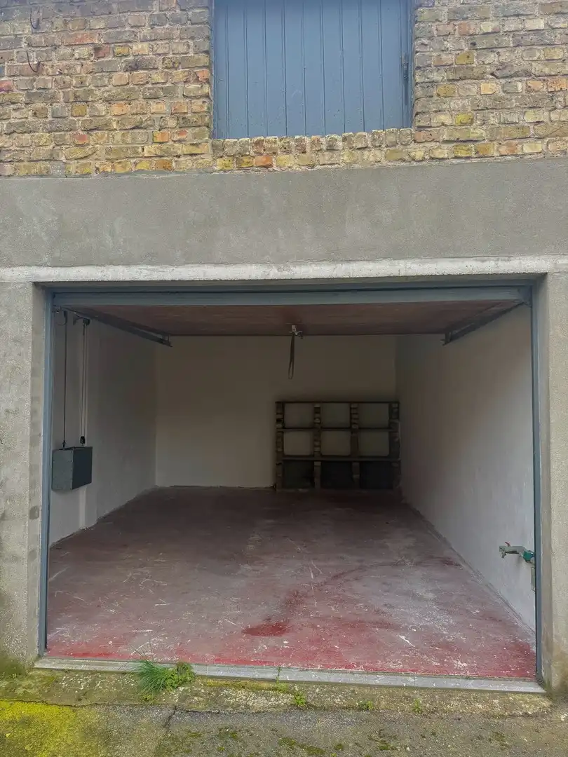 Garage met extra zolderruimte te koop te Nieuwpoort-stad foto 2