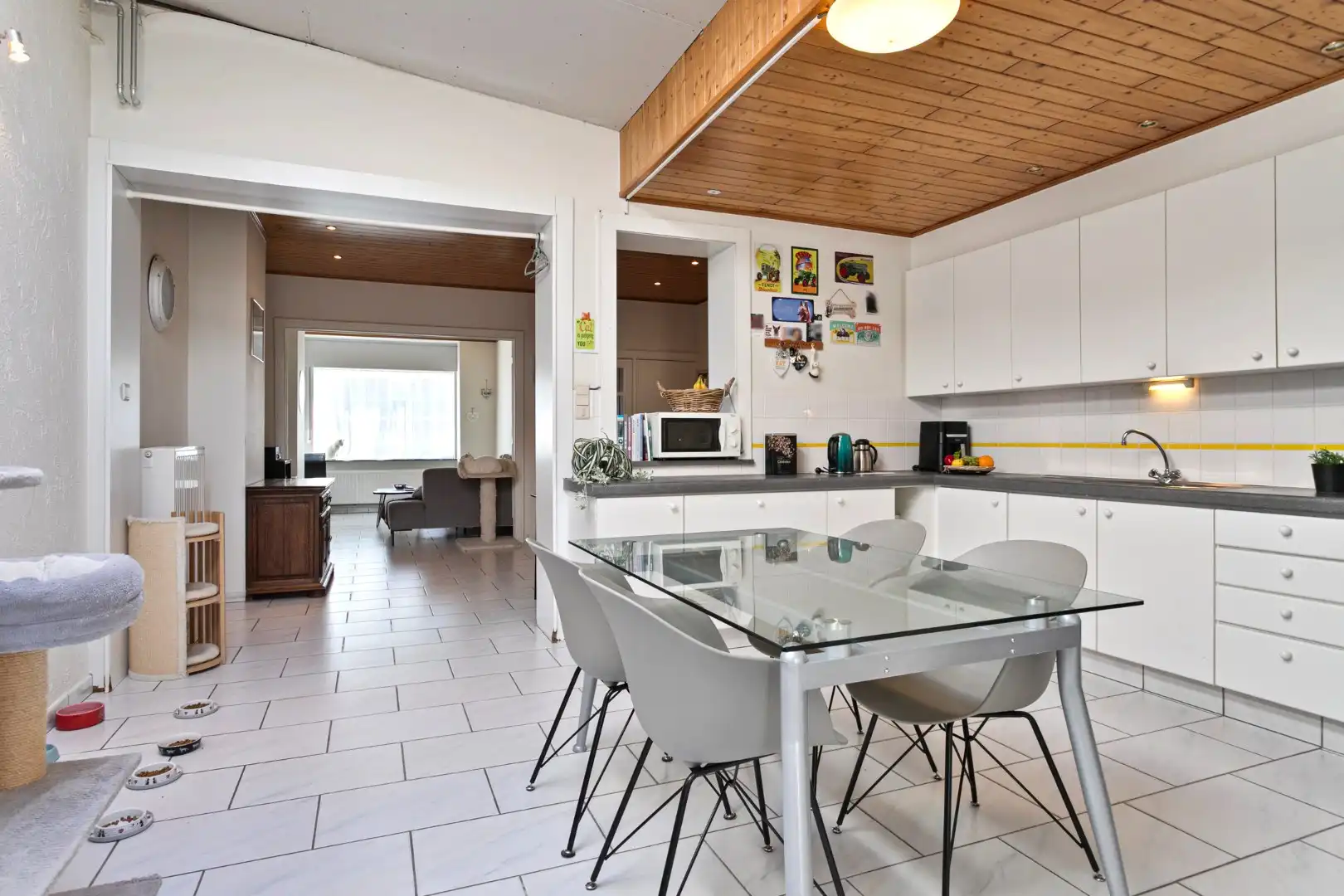 Verzorgde woning met diepe tuin, carport én uitweg! foto 10